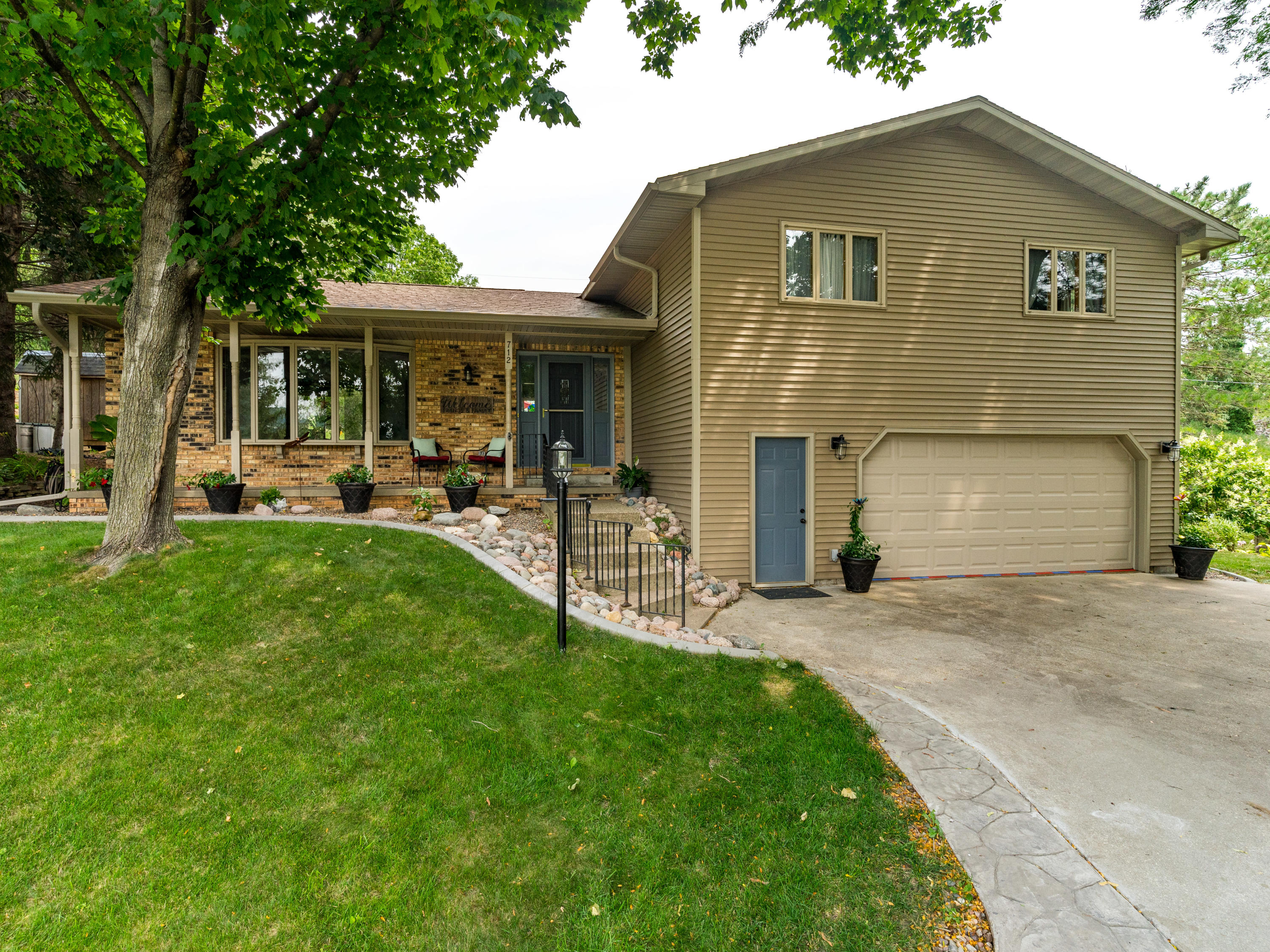 712 Hillcrest Ave, La Crescent, MN 55947 MLS 1754796 Edina Realty