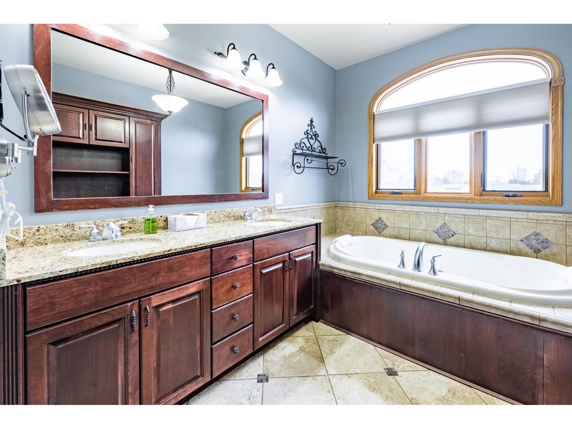 715 Lee West Salem WI 54669 - La Crosse River 1953287 image30