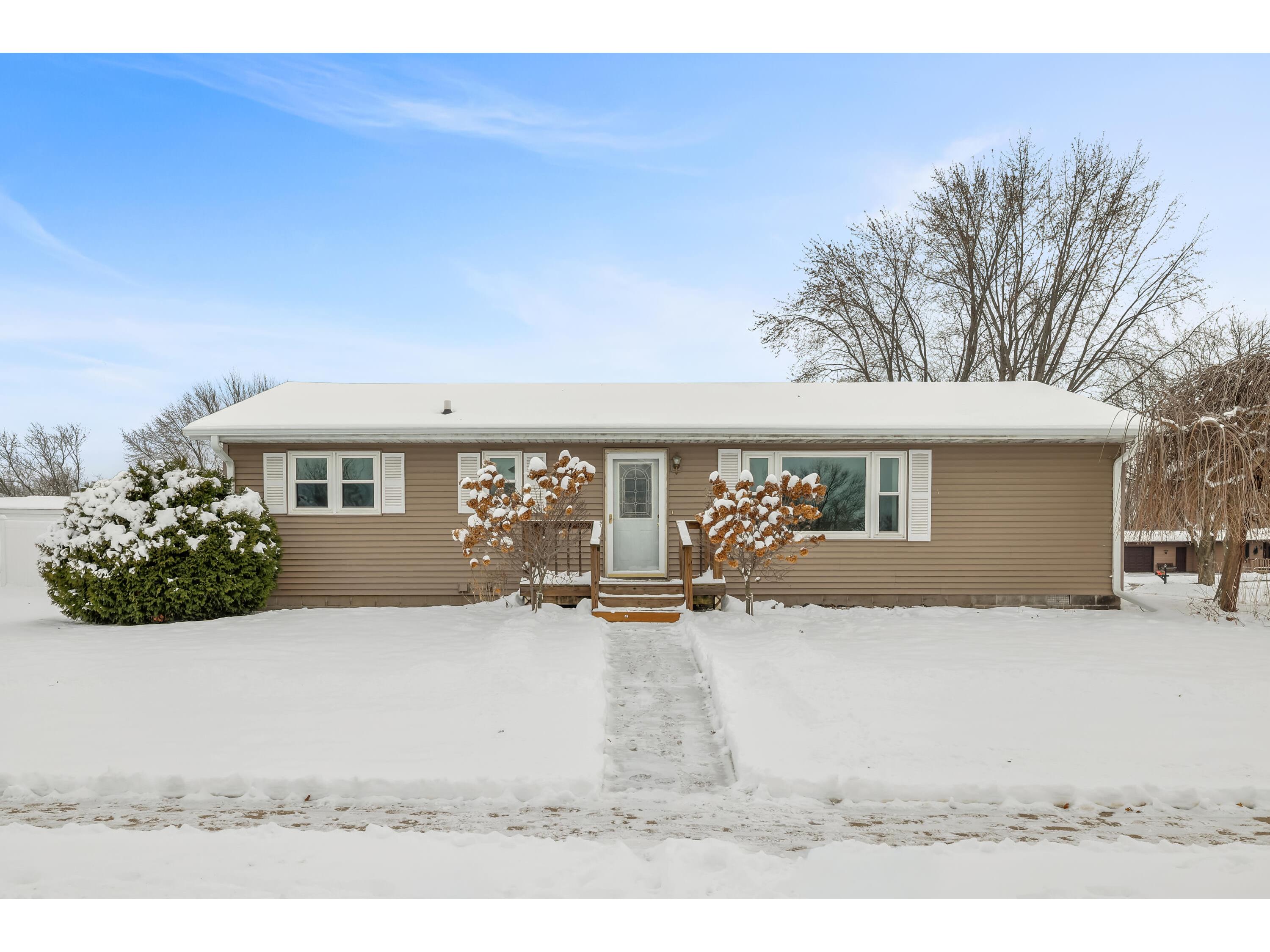 717 East West Salem WI 54669 1944642 image1