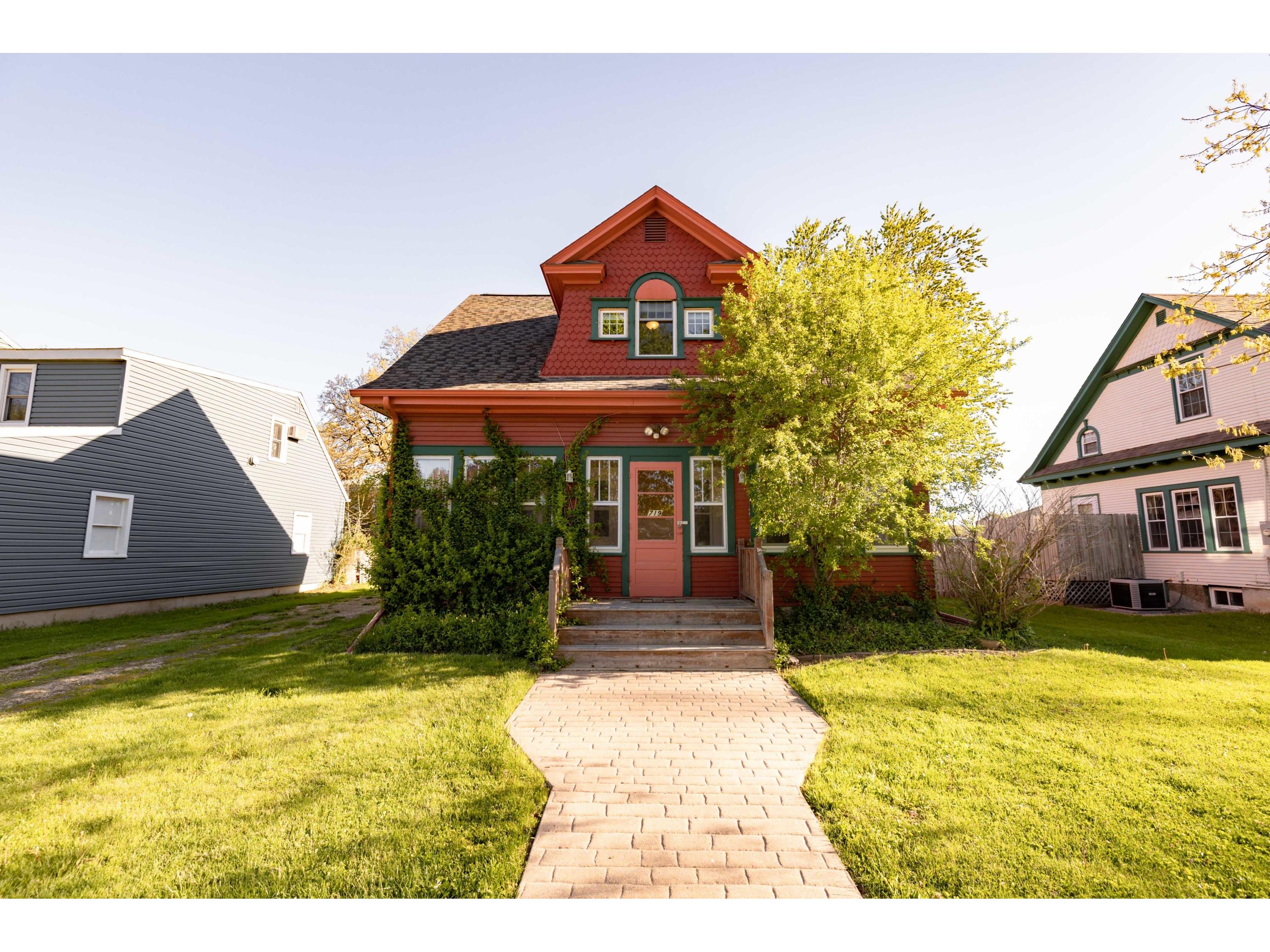 719 Grove ST E, Caledonia, MN 55921 MLS 1740266 Edina Realty