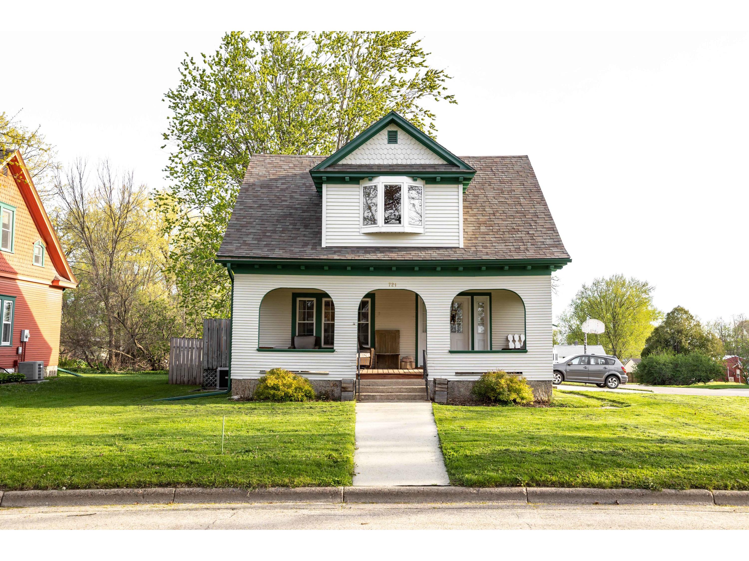 721 Grove ST E, Caledonia, MN, 55921 MLS 1738802 Edina Realty