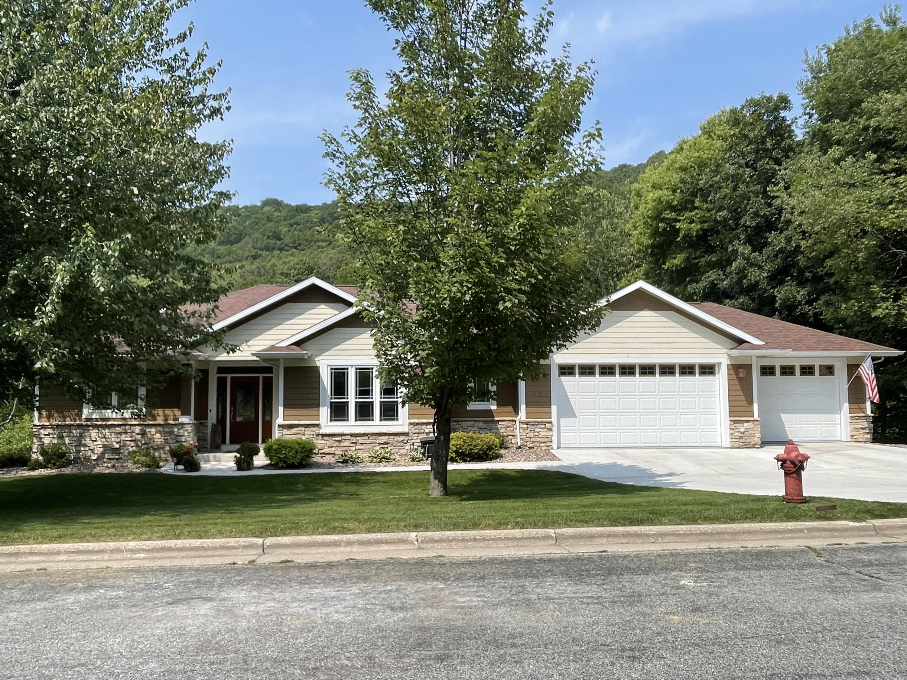 73 Mc Intosh La Crescent MN 55947 1846000 image1