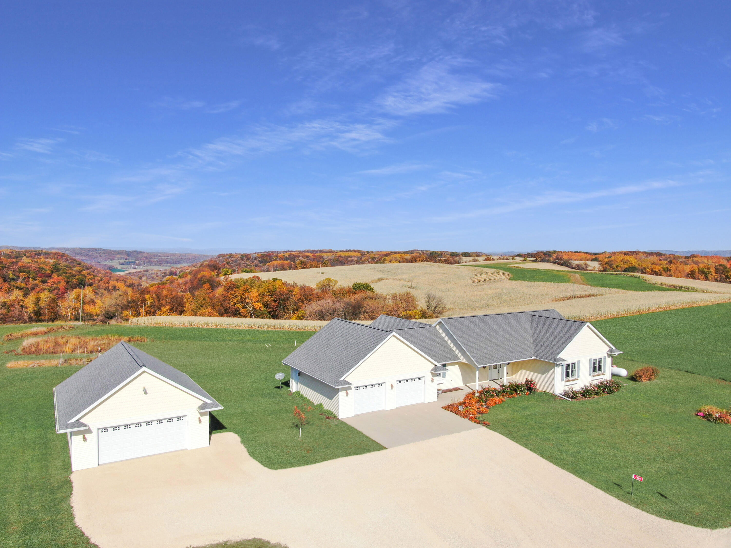 7448 Manna Portland WI 54619 1896869 image1