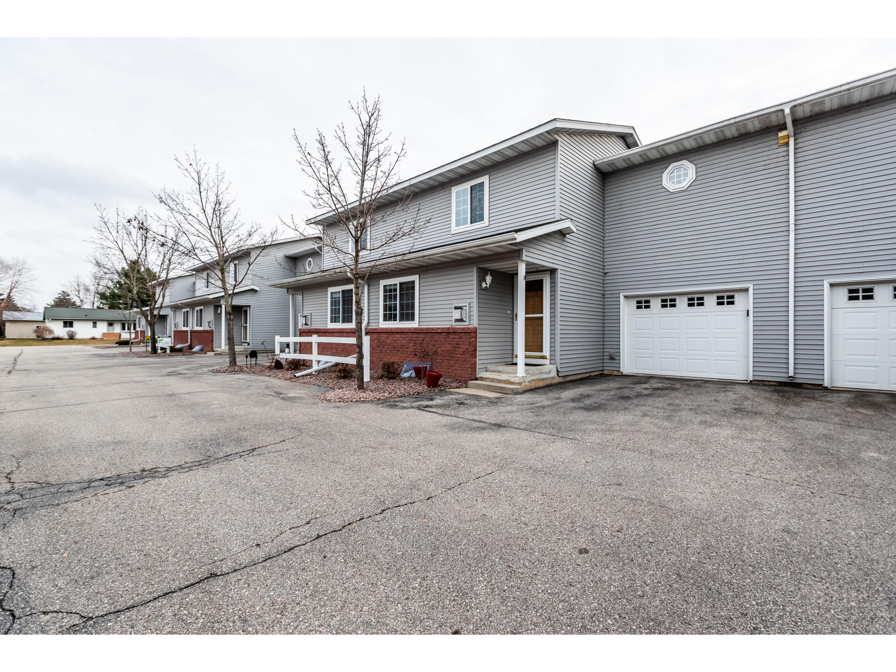 808 Cedar Dr E, La Crescent, MN 55947 MLS 1717284 Edina Realty