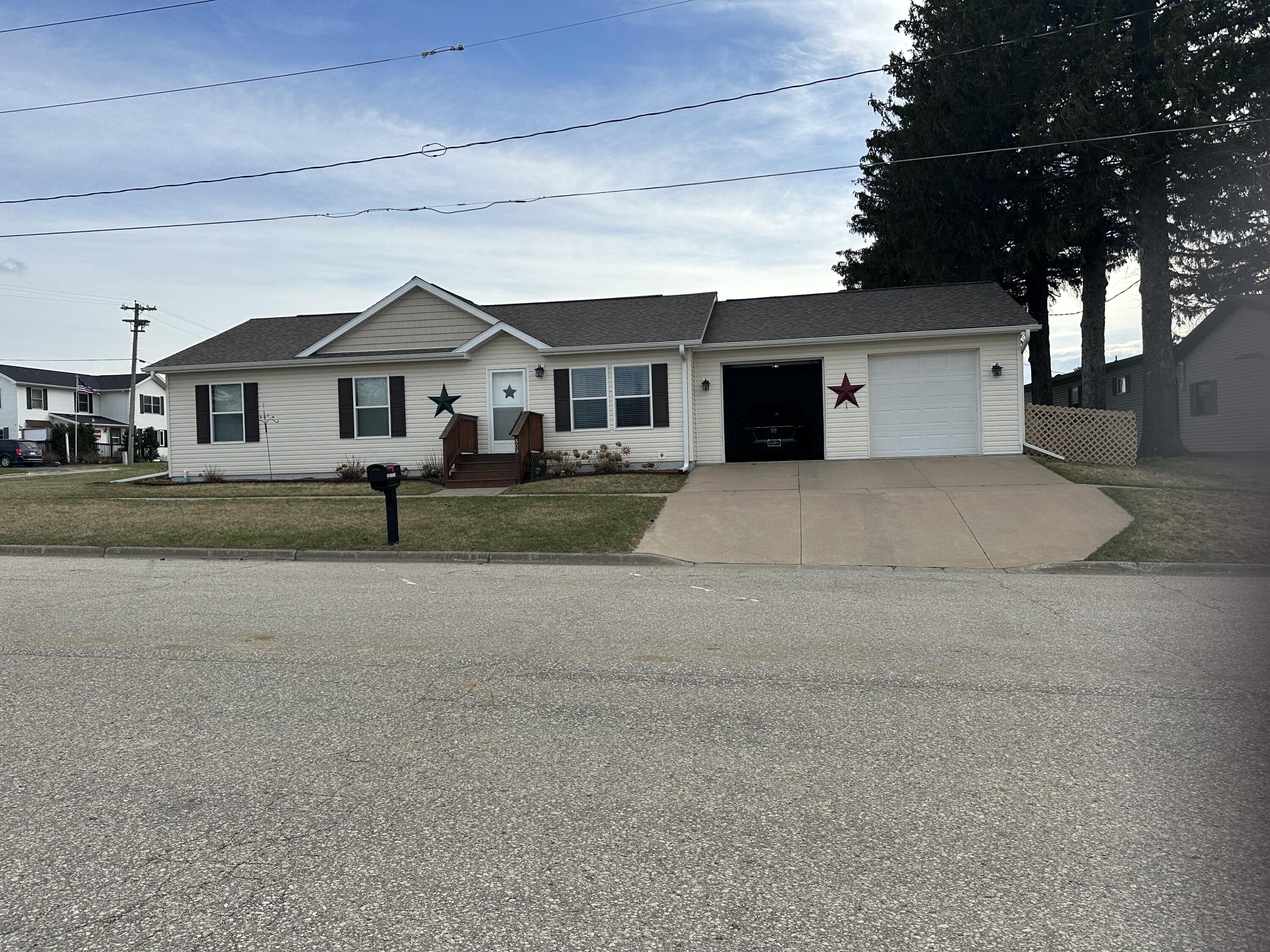 809 Broadway Cashton WI 54619 1914321 image1