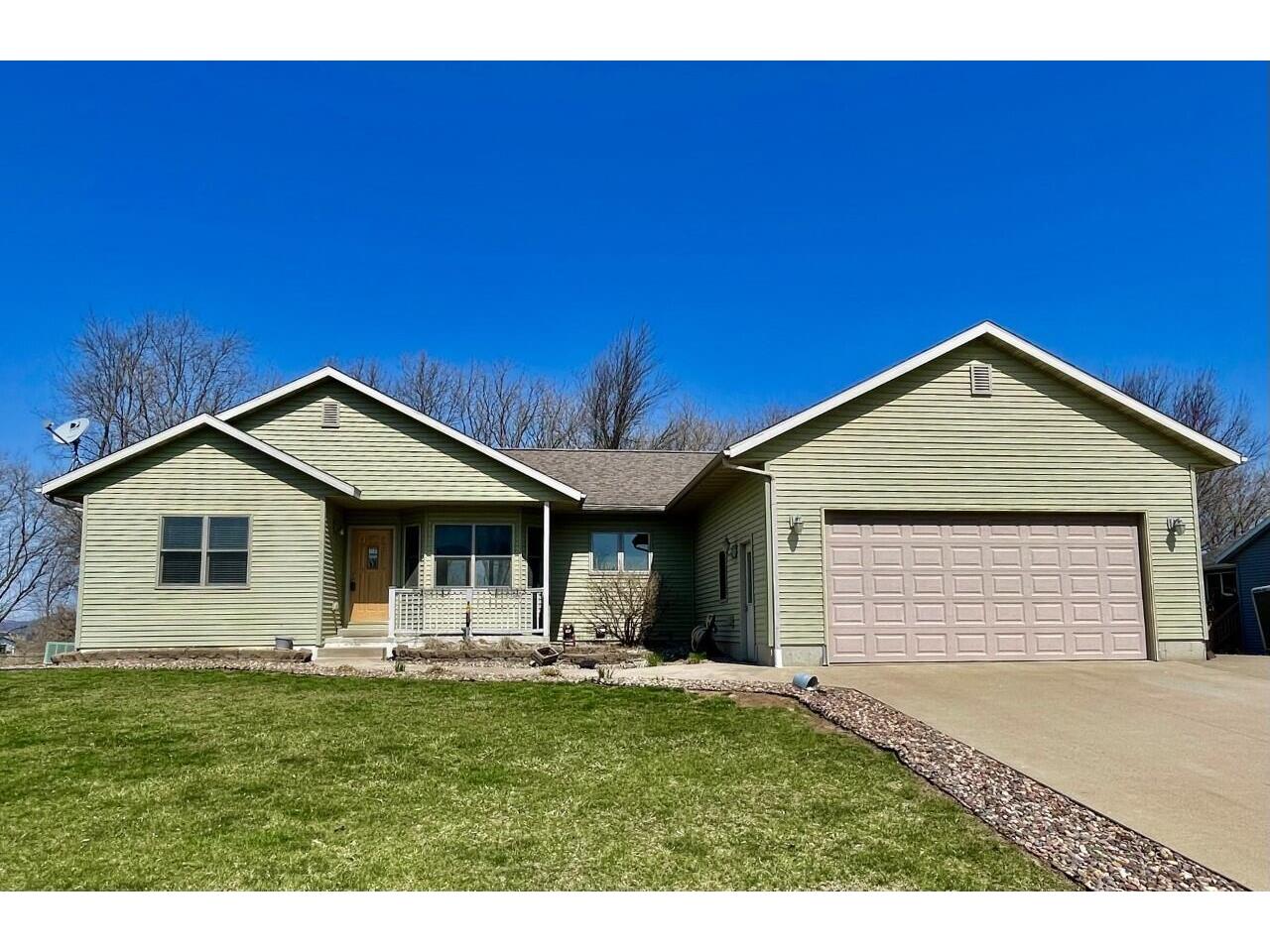 818 Meadow View Bangor WI 54614 1830067 image1