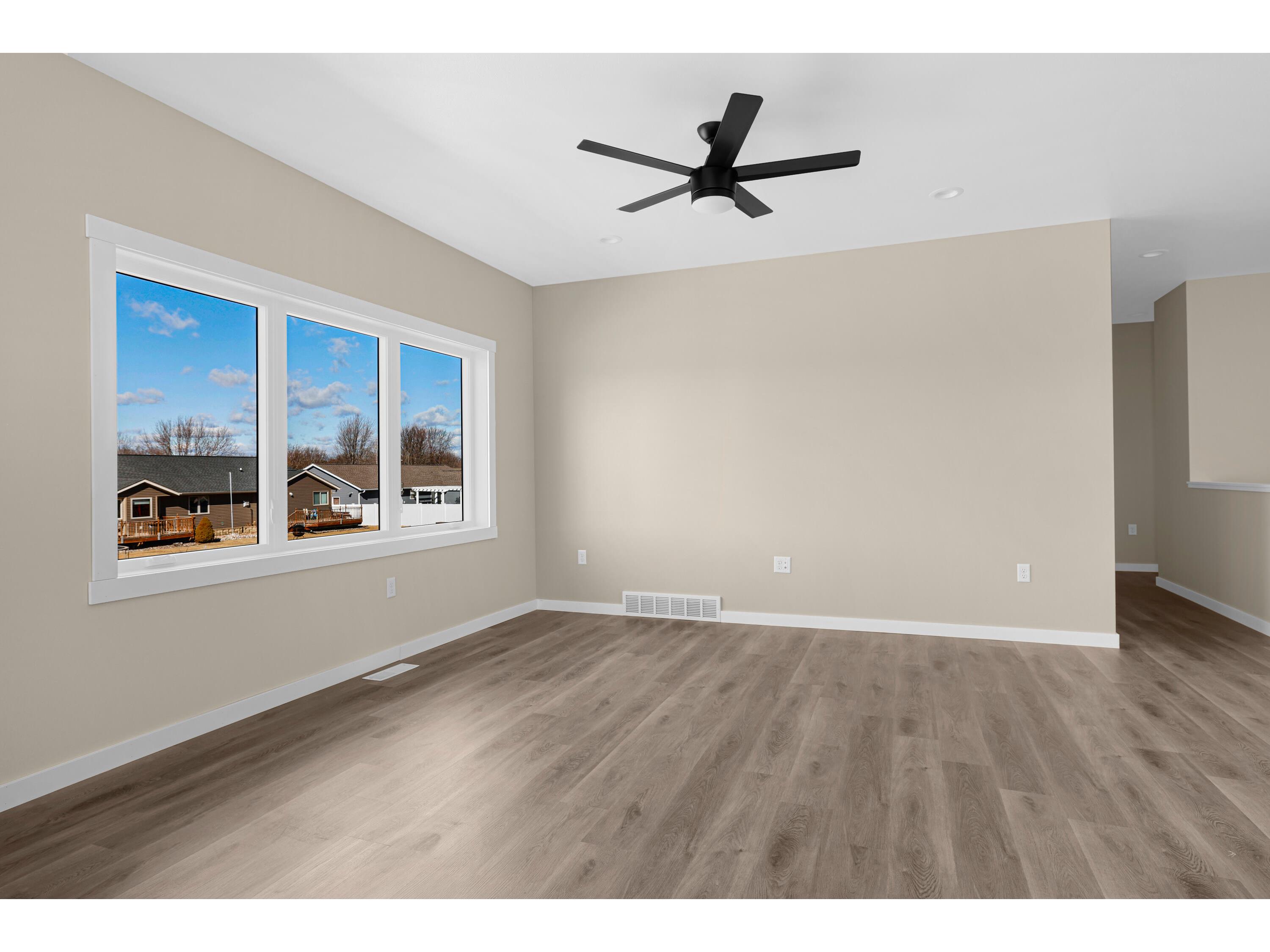 827 Clark Holmen WI 54636 1944838 image5
