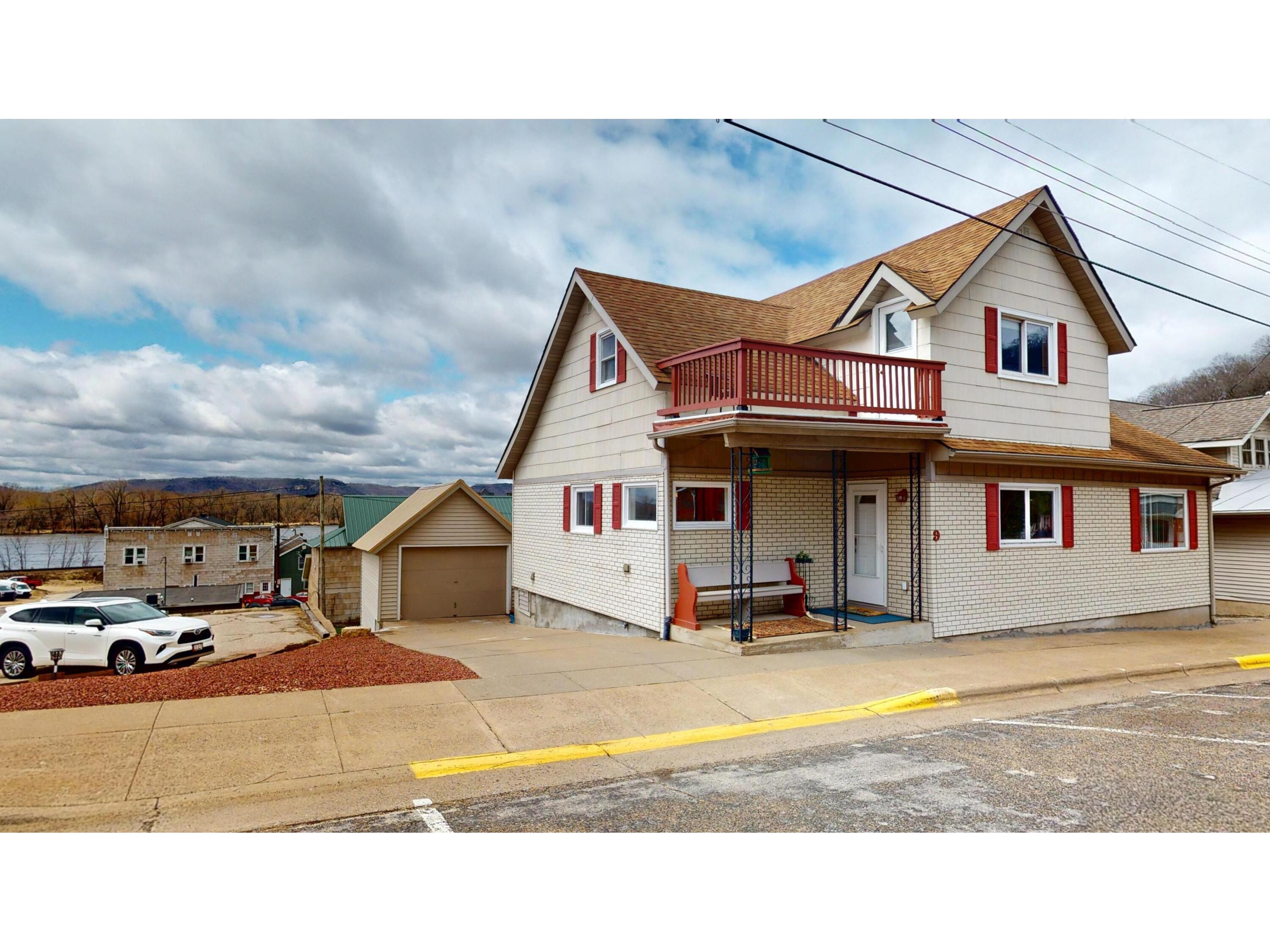 9 N Hill Fountain City WI 54629 1914665 image1