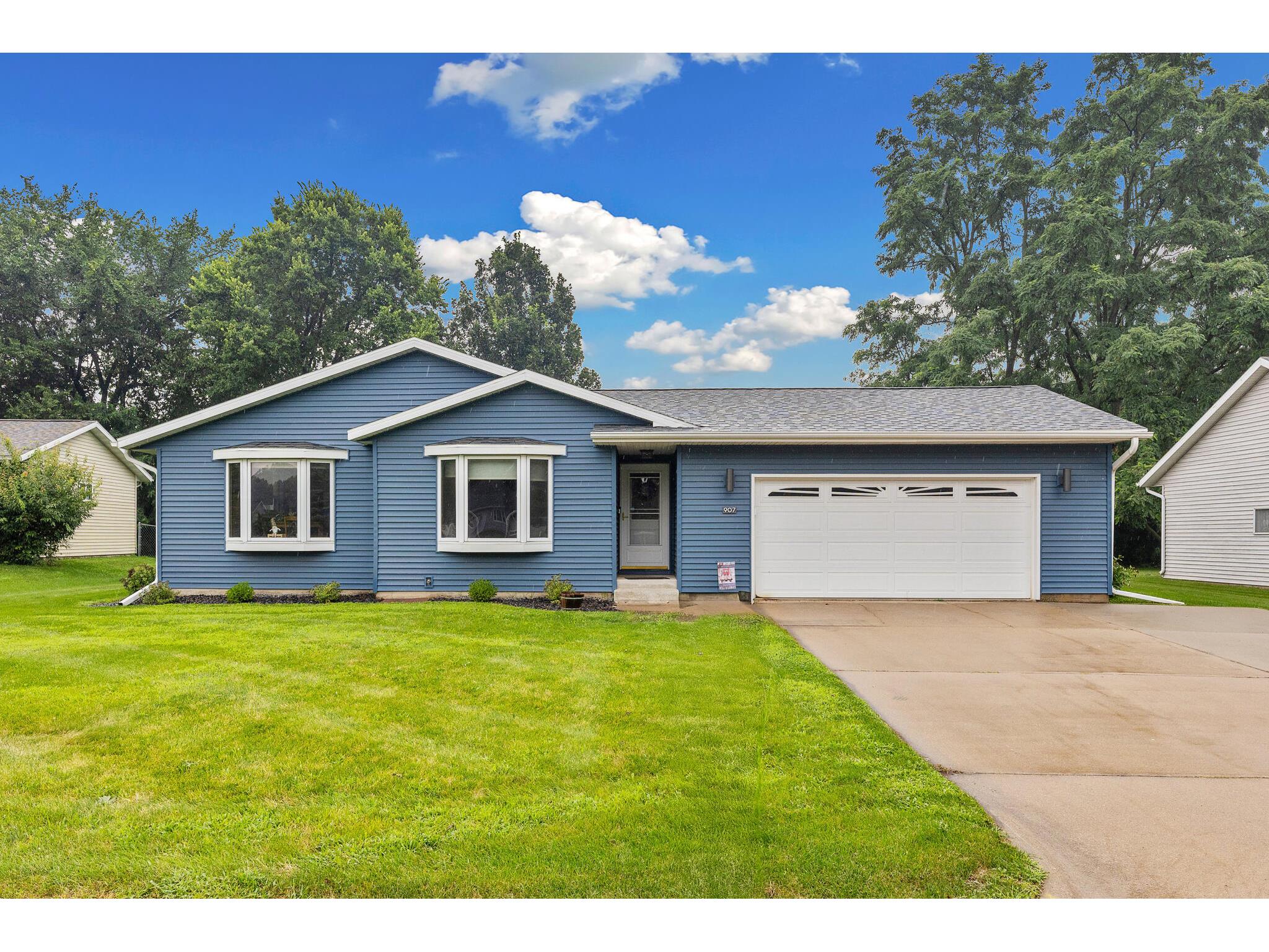 907 Amanda Holmen WI 54636 1929070 image1