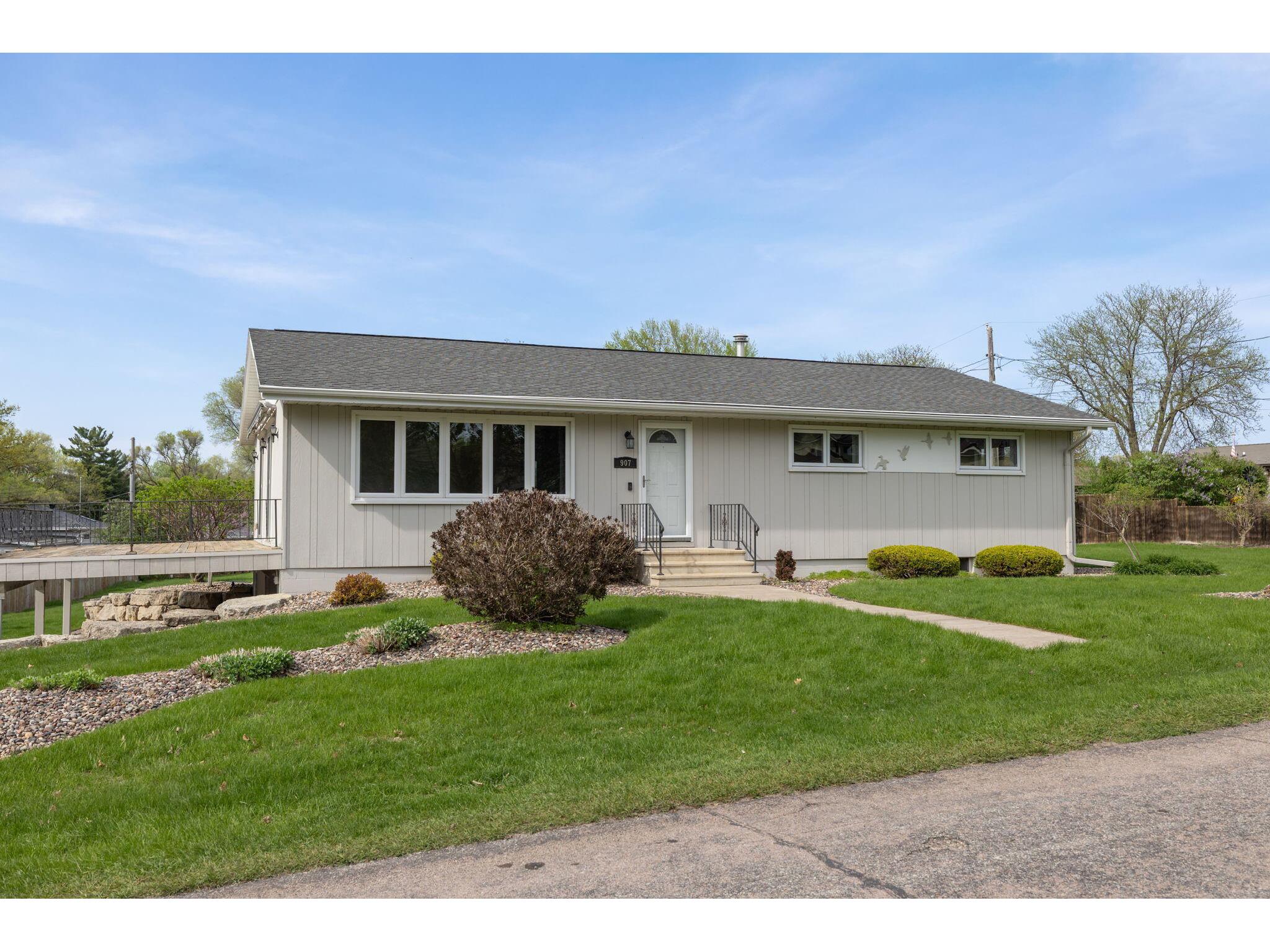 907 Lancaster Campbell WI 54603 1916999 image1