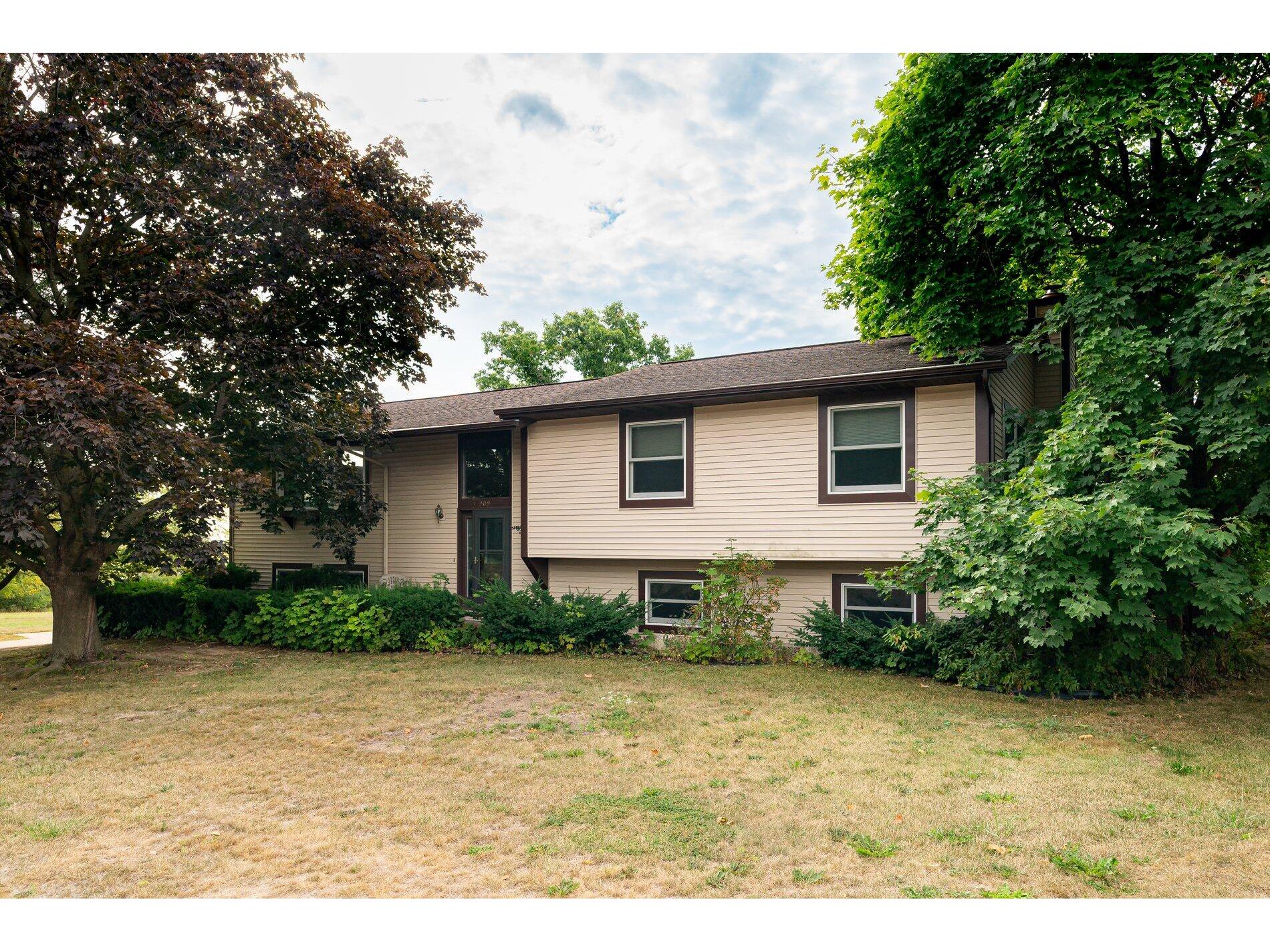 909 E Court Viroqua WI 54665 1850553 image1