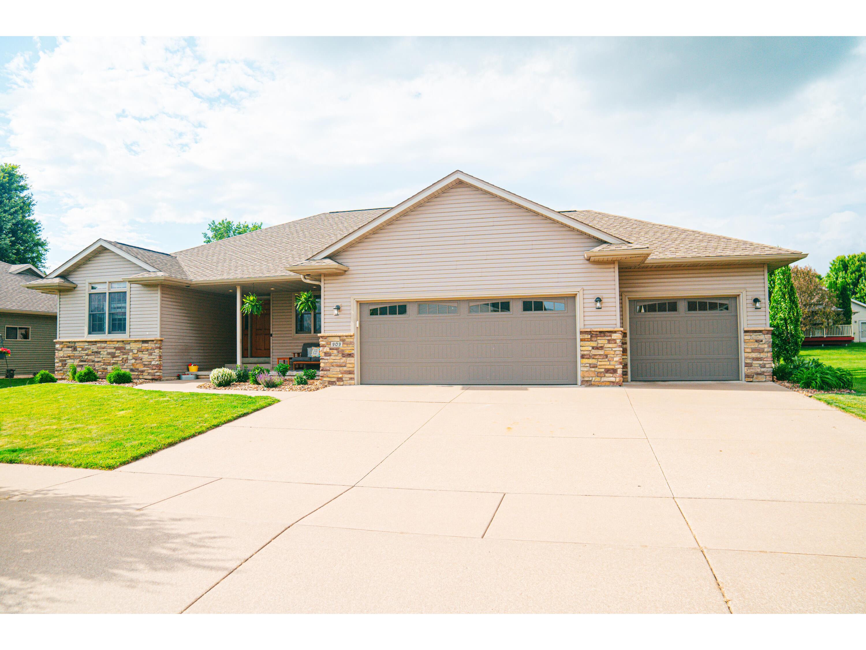 909 Saddlewood Holmen WI 54636 1880265 image1