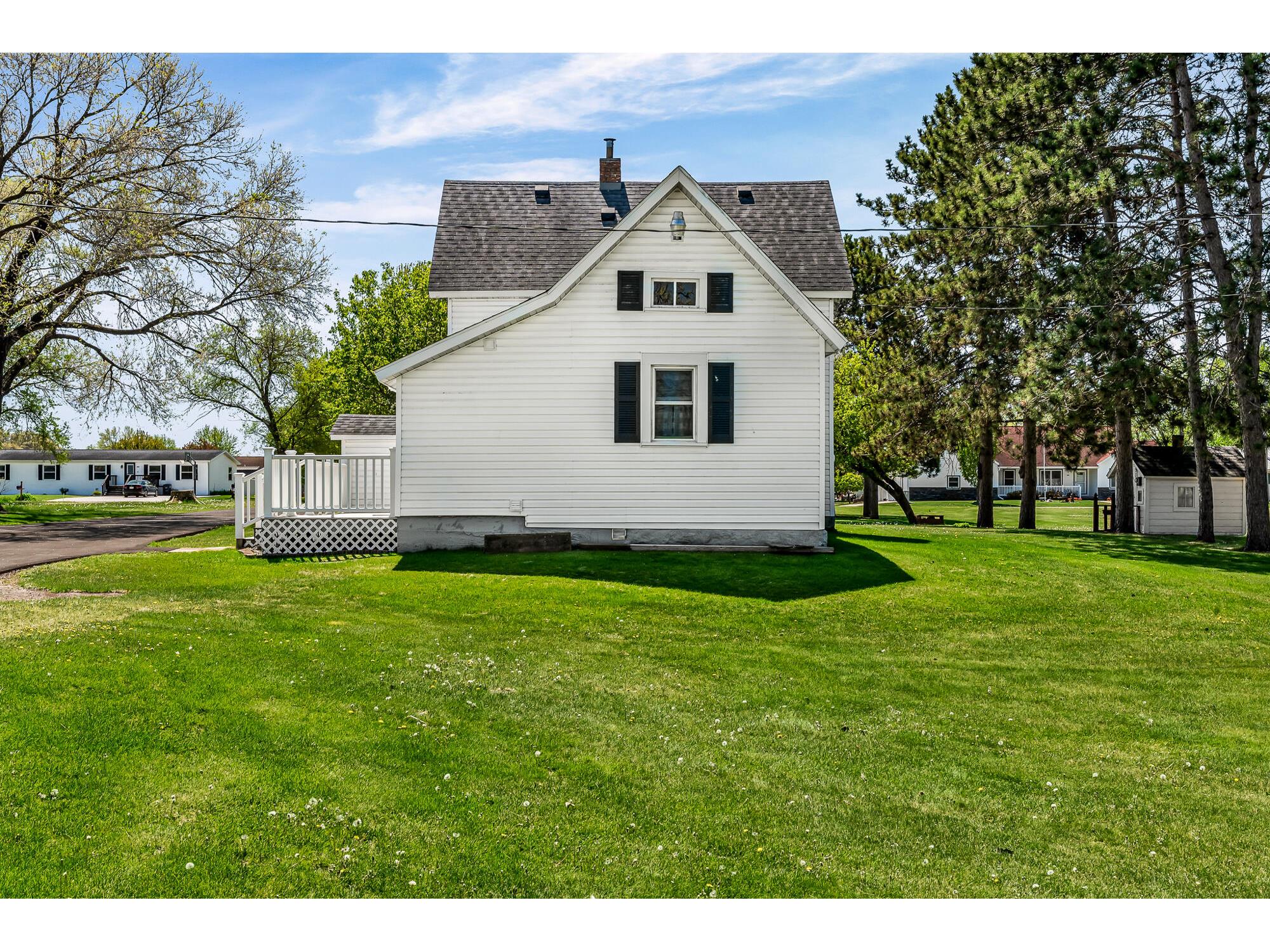 910 E Broadway Blair WI 54616 1962831 image26