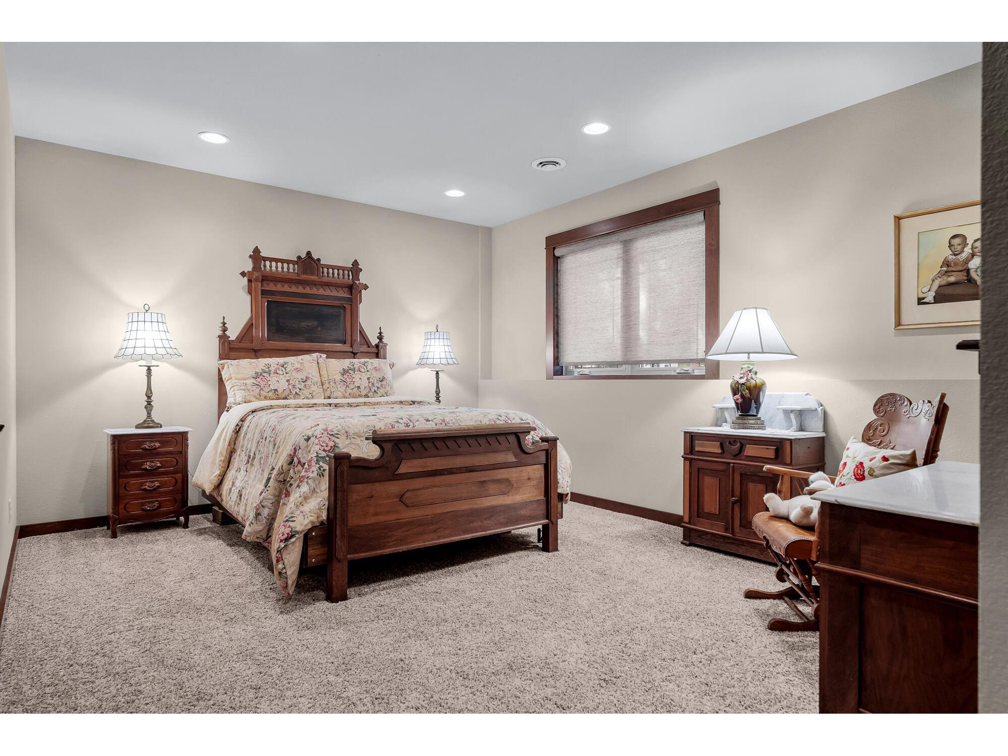 911 Steven Campbell WI 54603 1965736 image30