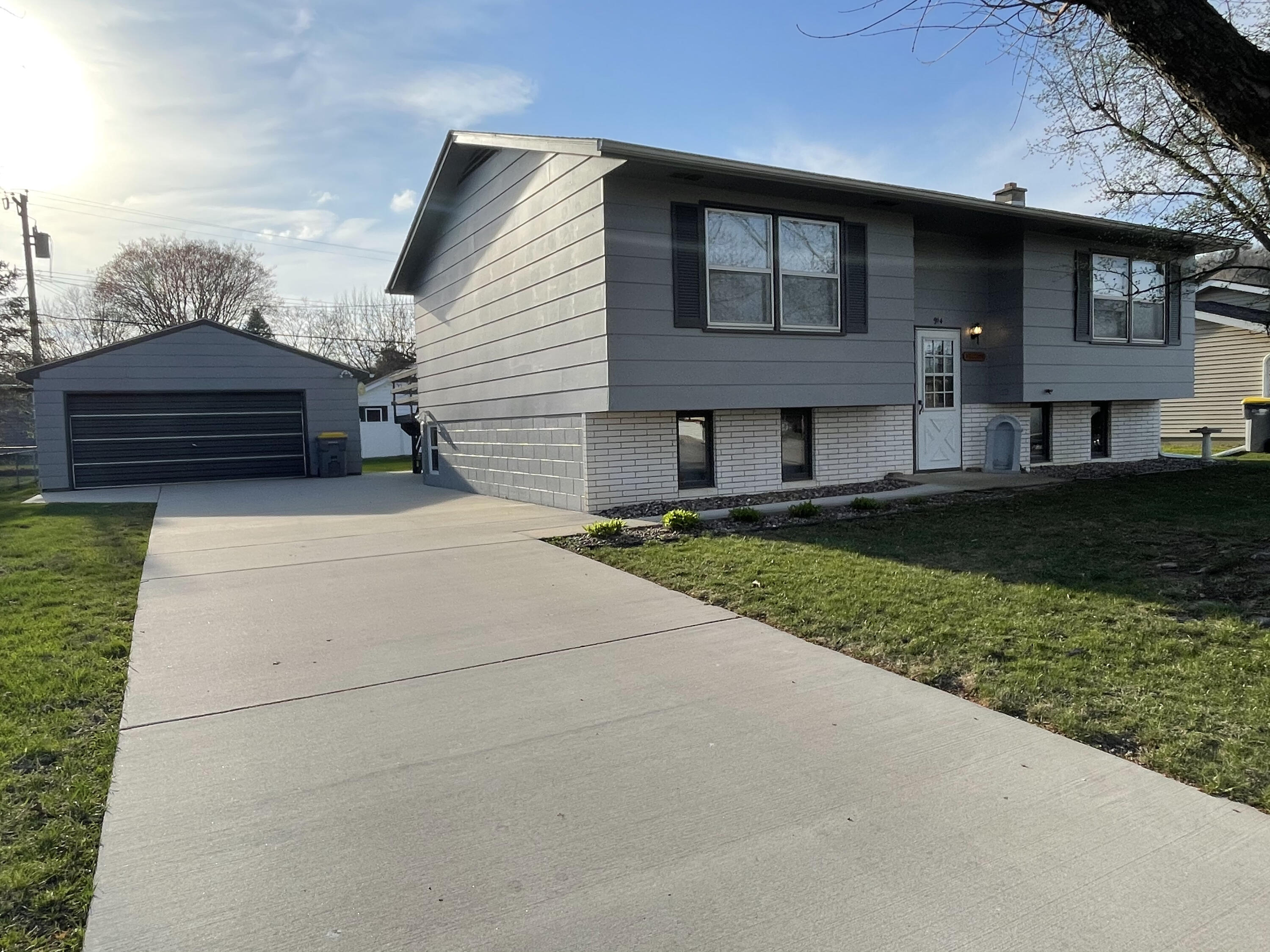 914 Redwood St W, La Crescent, MN 55947 MLS 1734352 Edina Realty