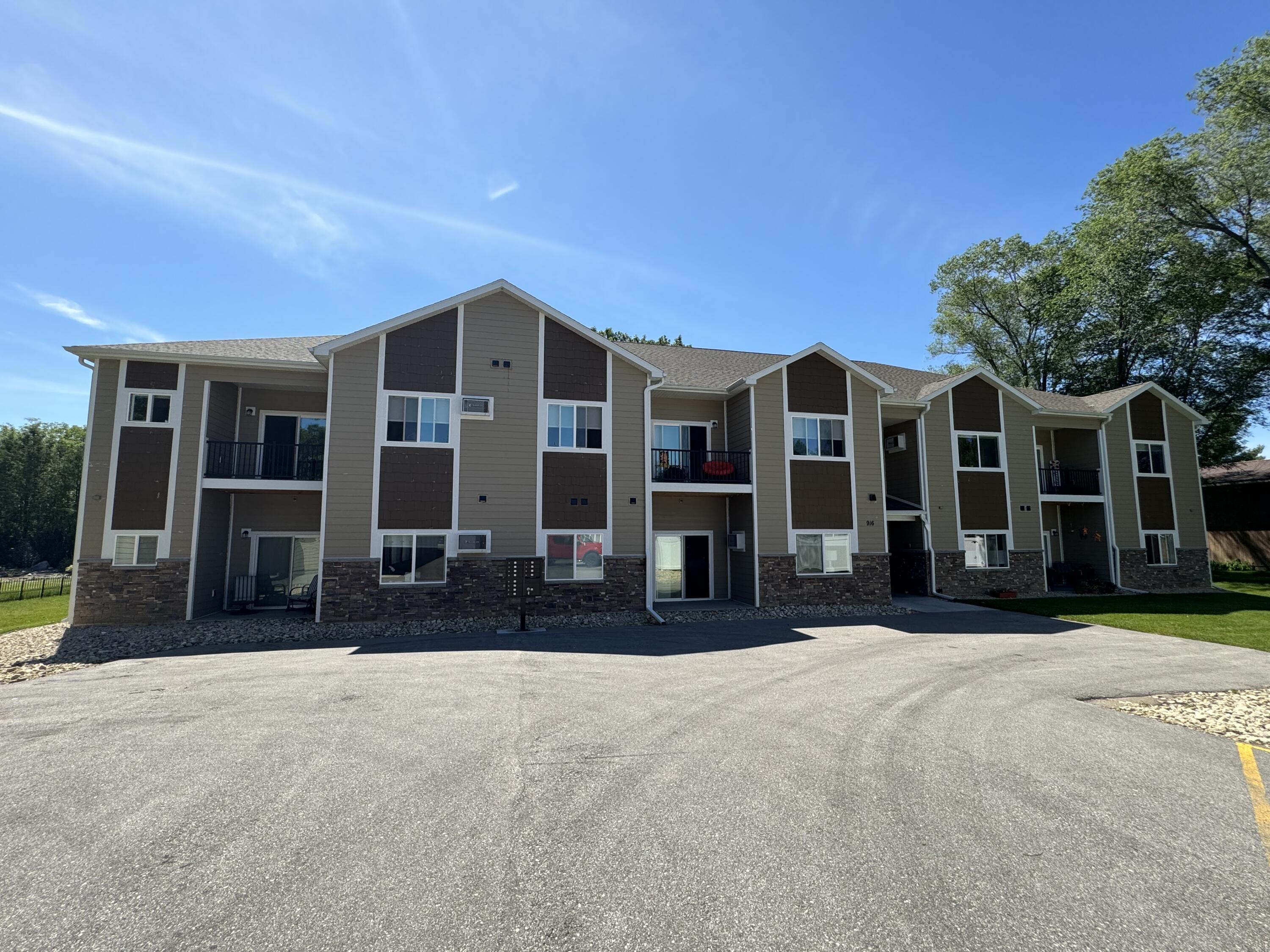 916 Cedar, La Crescent, MN, 55947 MLS 1879101 Edina Realty