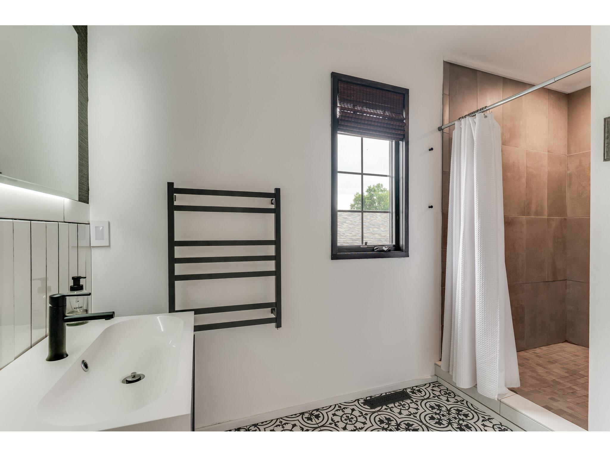 921 5th La Crosse WI 54601 1968156 image21