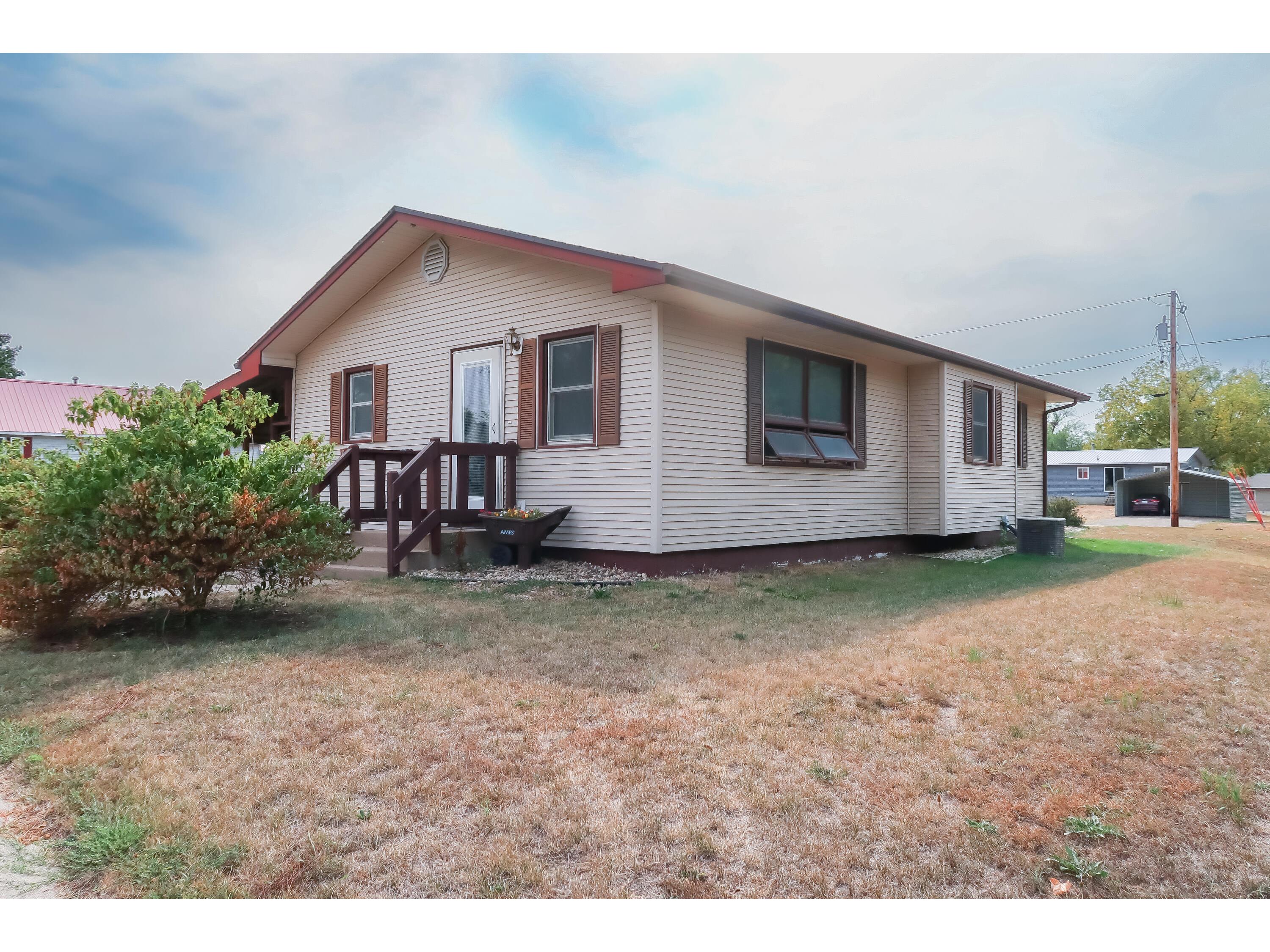 925 N Wacouta Prairie Du Chien WI 53821 1850120 image1