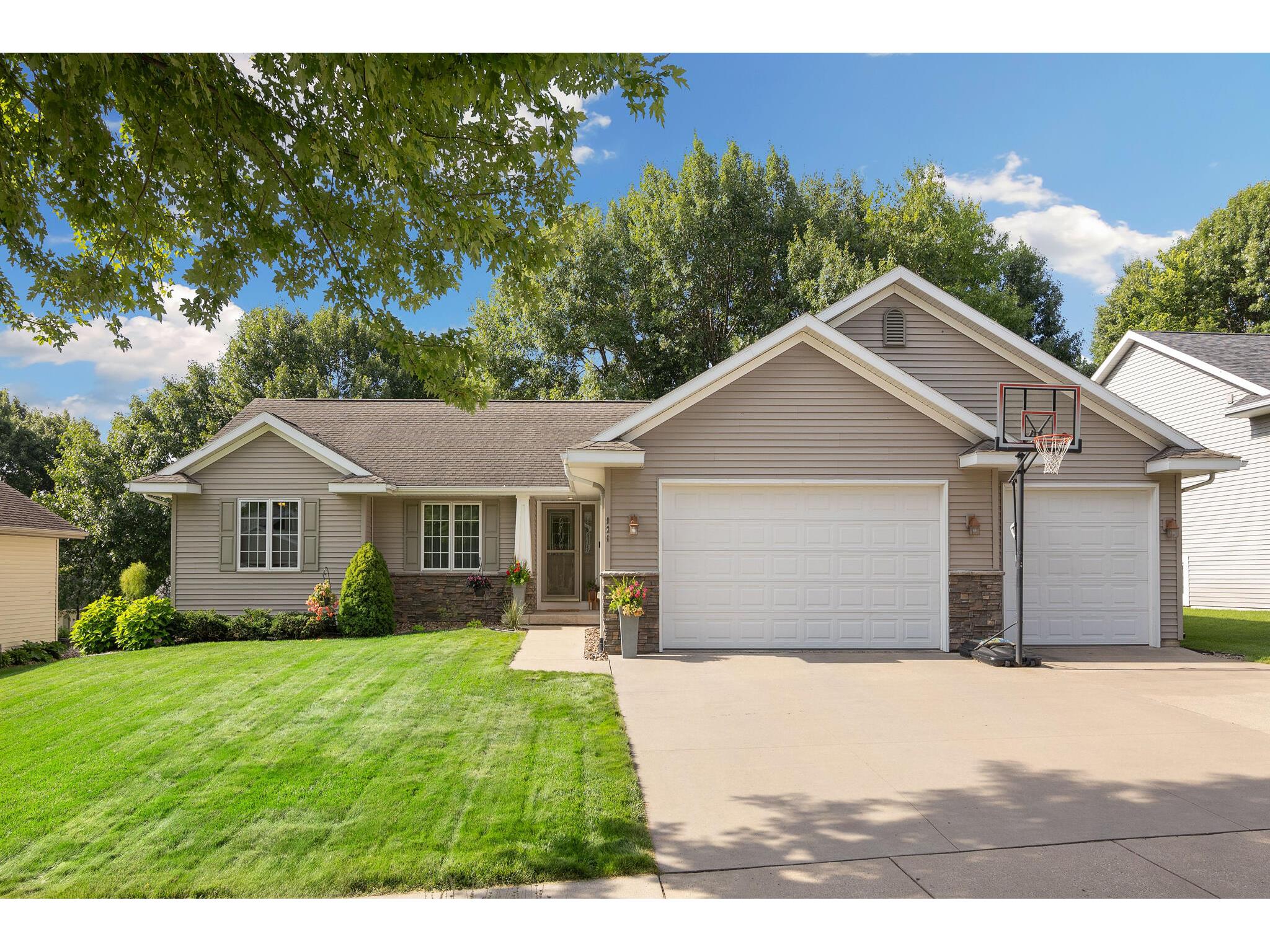926 Oak Timber Dr Onalaska WI 54650 1843526 image1