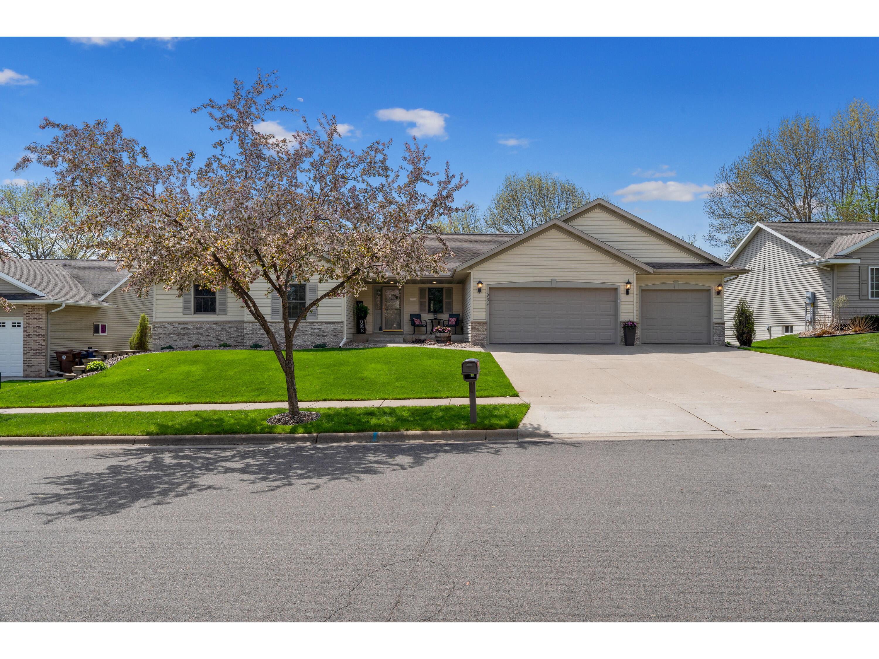 934 Oak Timber, Onalaska, WI, 54650 MLS 1874382 Edina Realty