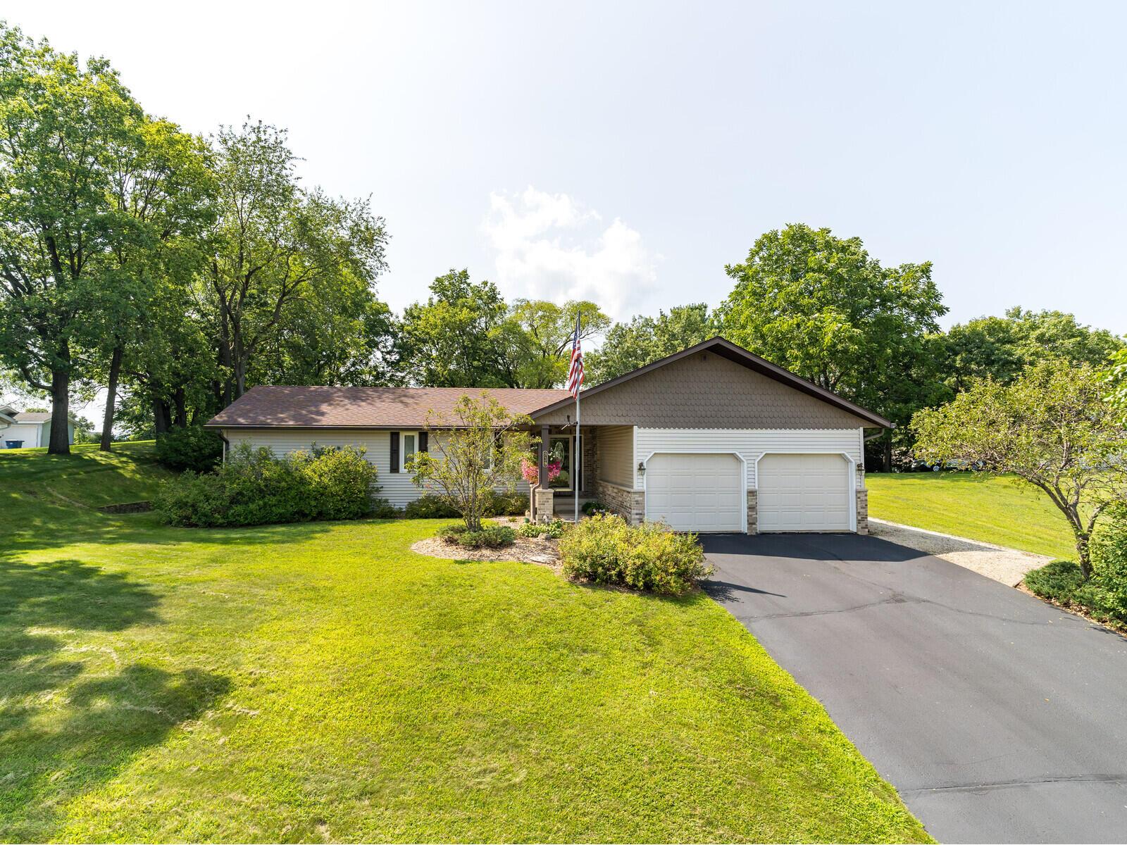 939 EAST AVE N, Onalaska, WI, 54650 MLS 1759145 Edina Realty