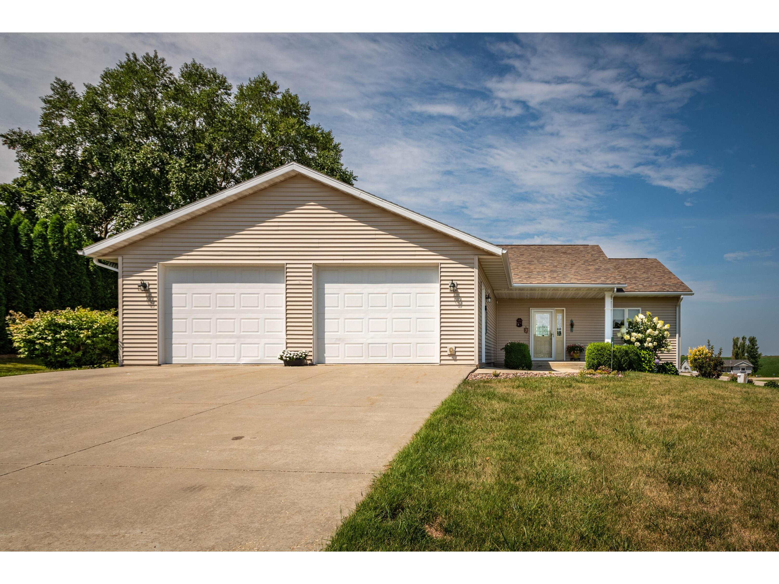 99 Sunset Caledonia MN 55921 1846109 image1