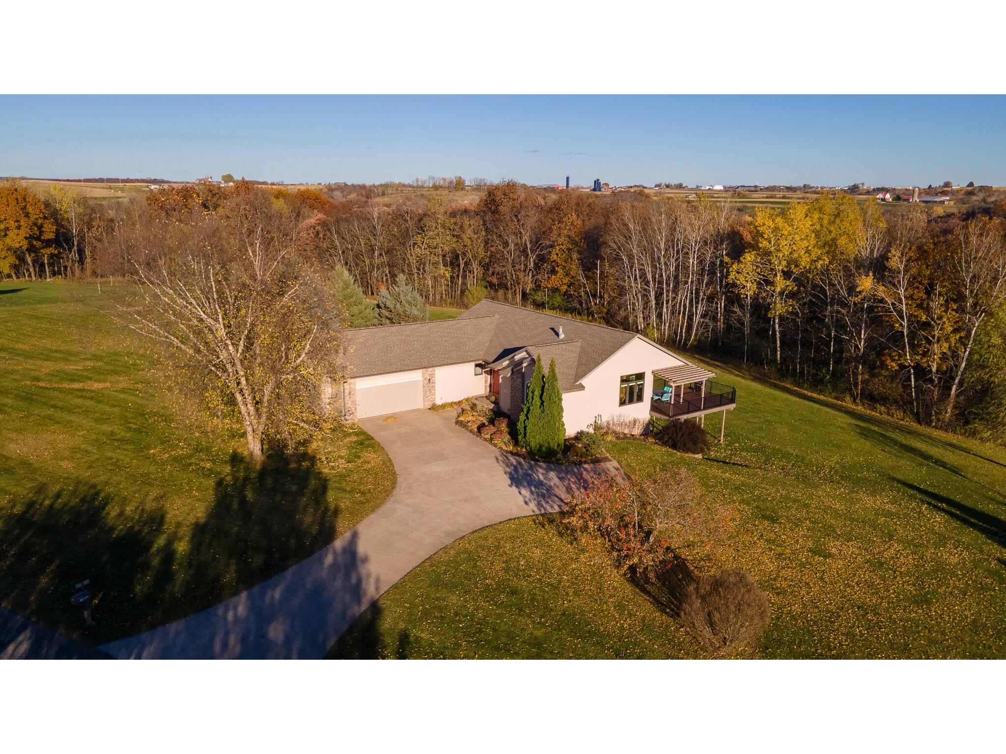 N1666 Meadow Ridge Greenfield WI 54601 1948273 image1