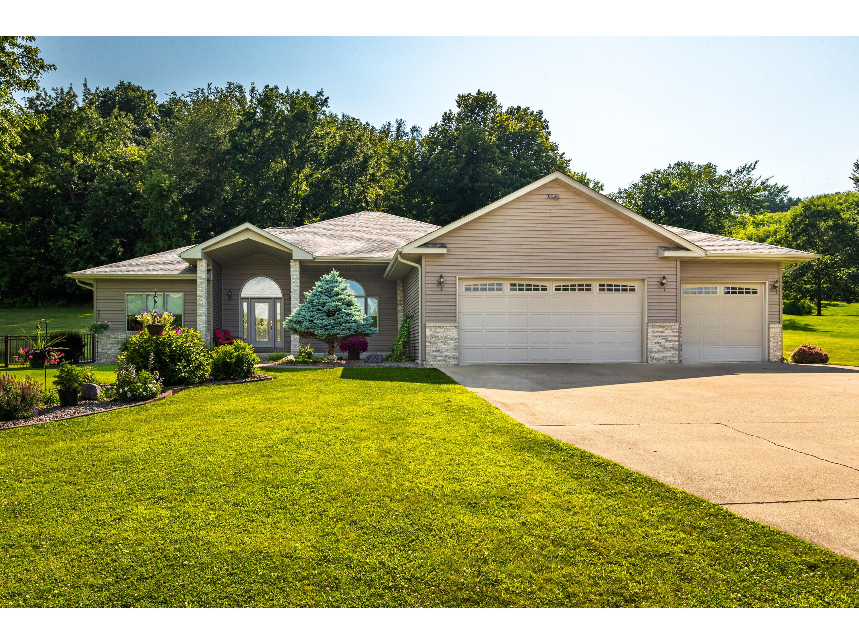N2753 Garbers La Crosse WI 54601 1883948 image1