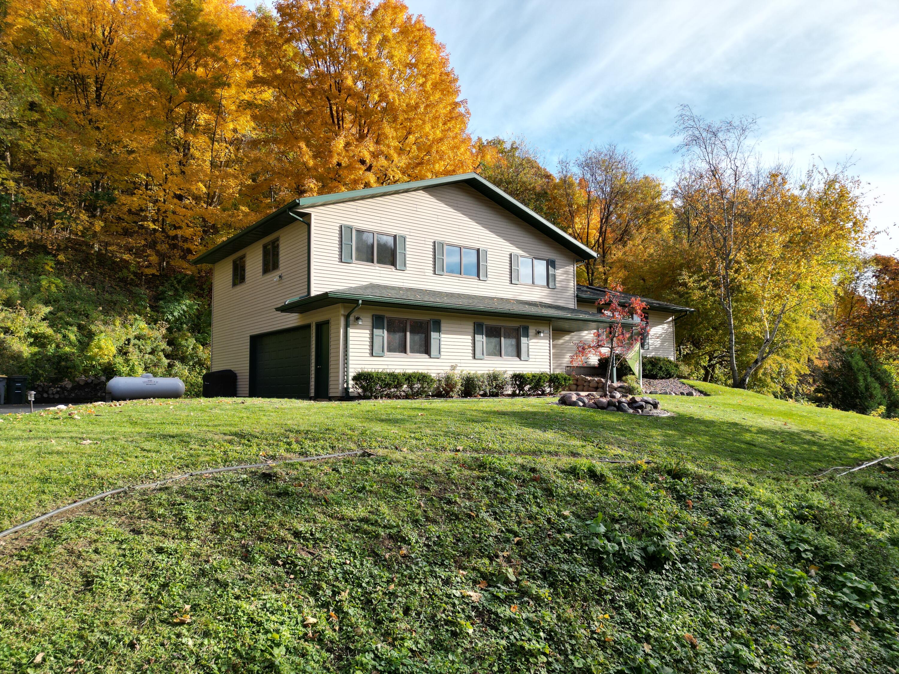 N330 Vanity Shelby WI 54658 1855495 image1