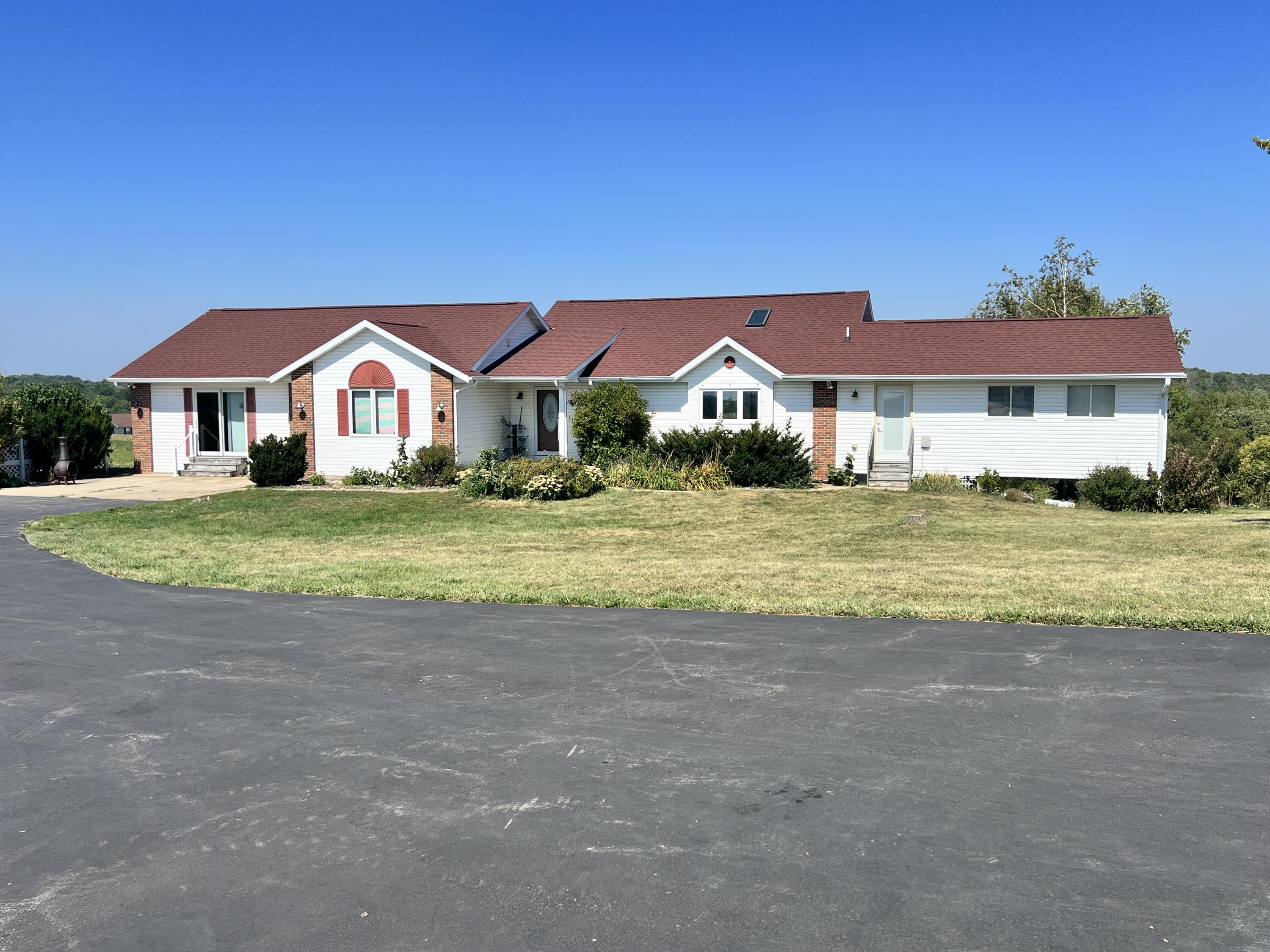 S320 Oak Hamburg WI 54623 1849791 image1