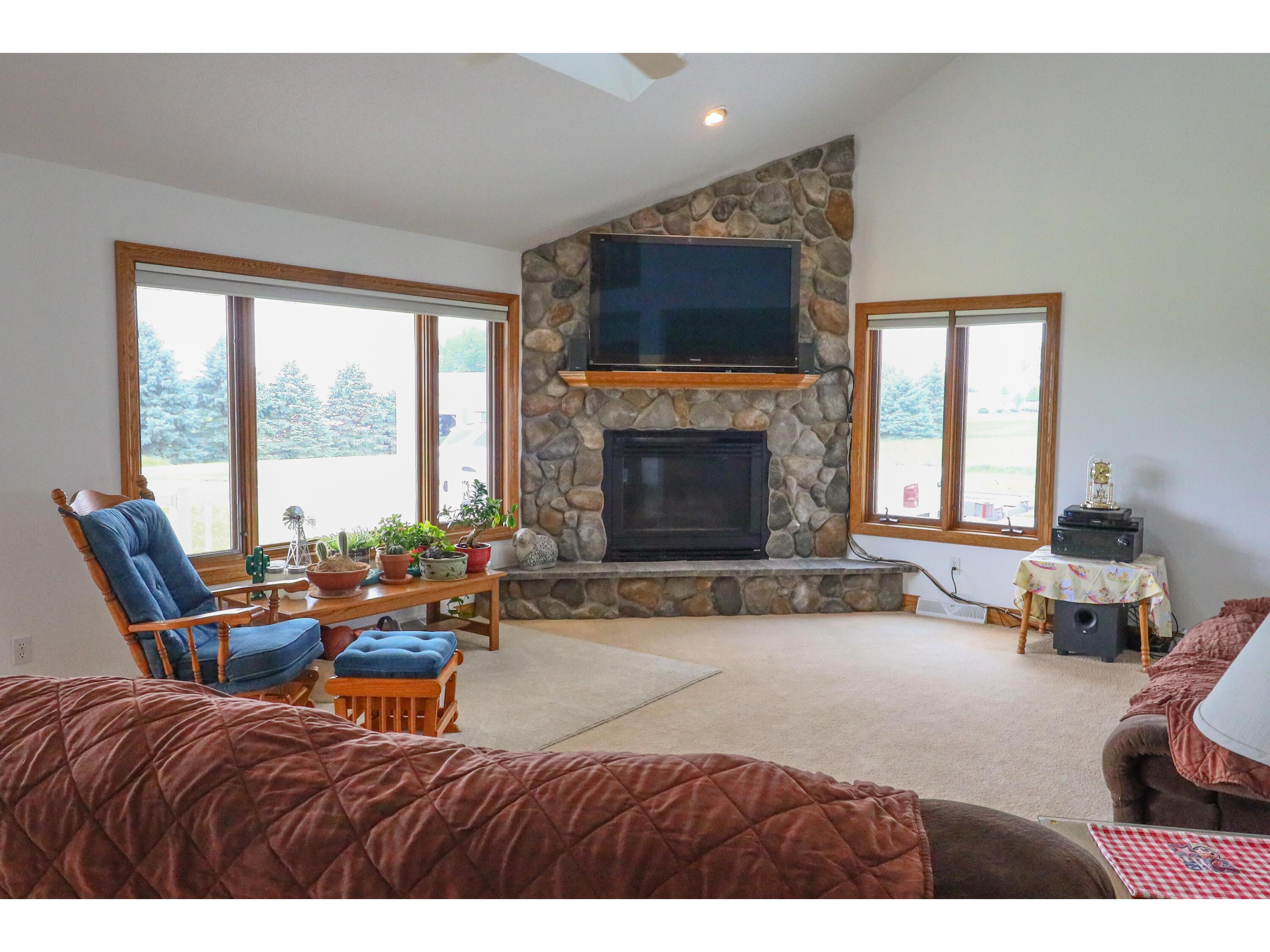 S334 Korthals Hamburg WI 54621 1805007 image1