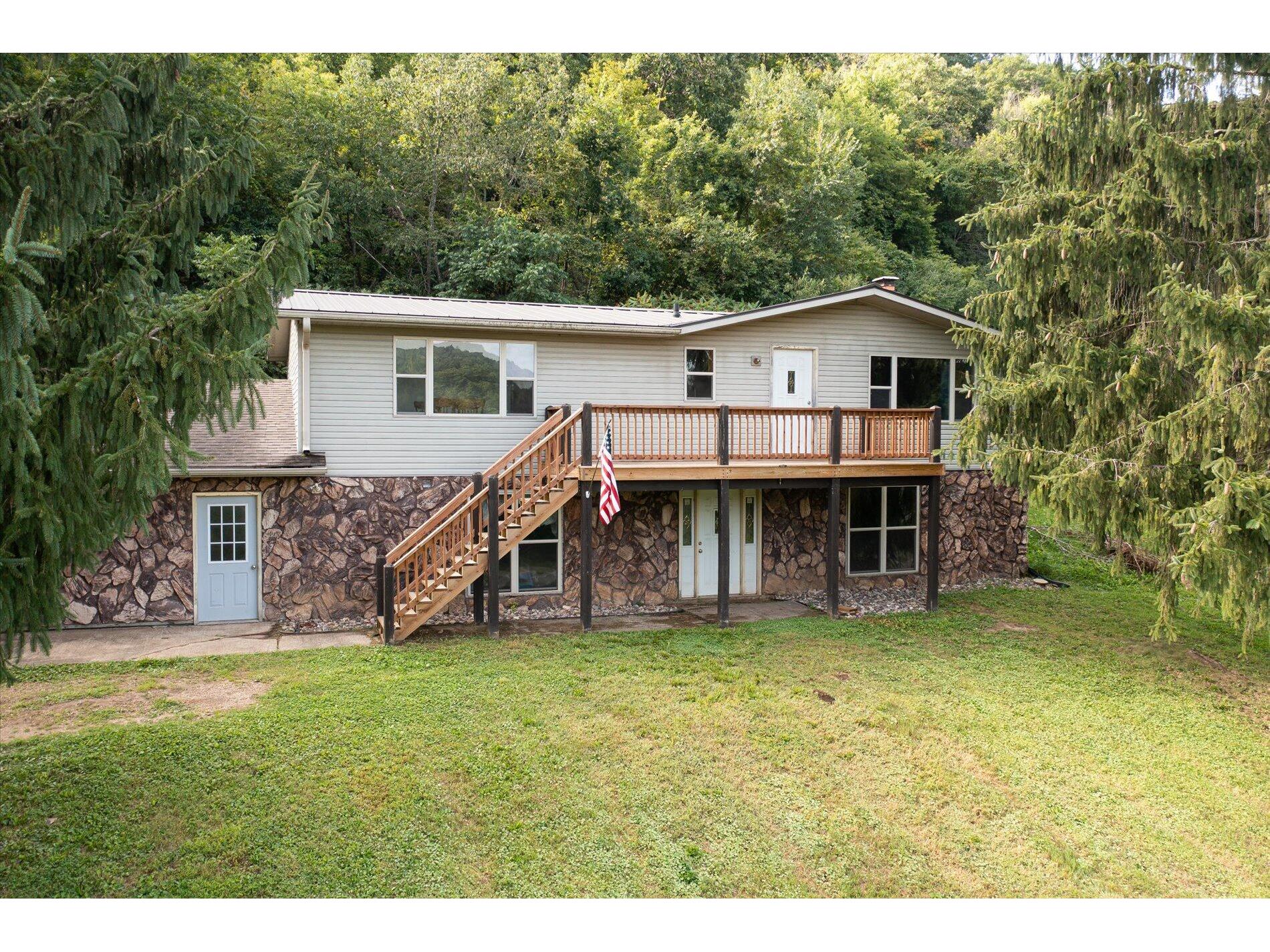 S8199 State Highway 61 Kickapoo WI 54652 1934135 image1