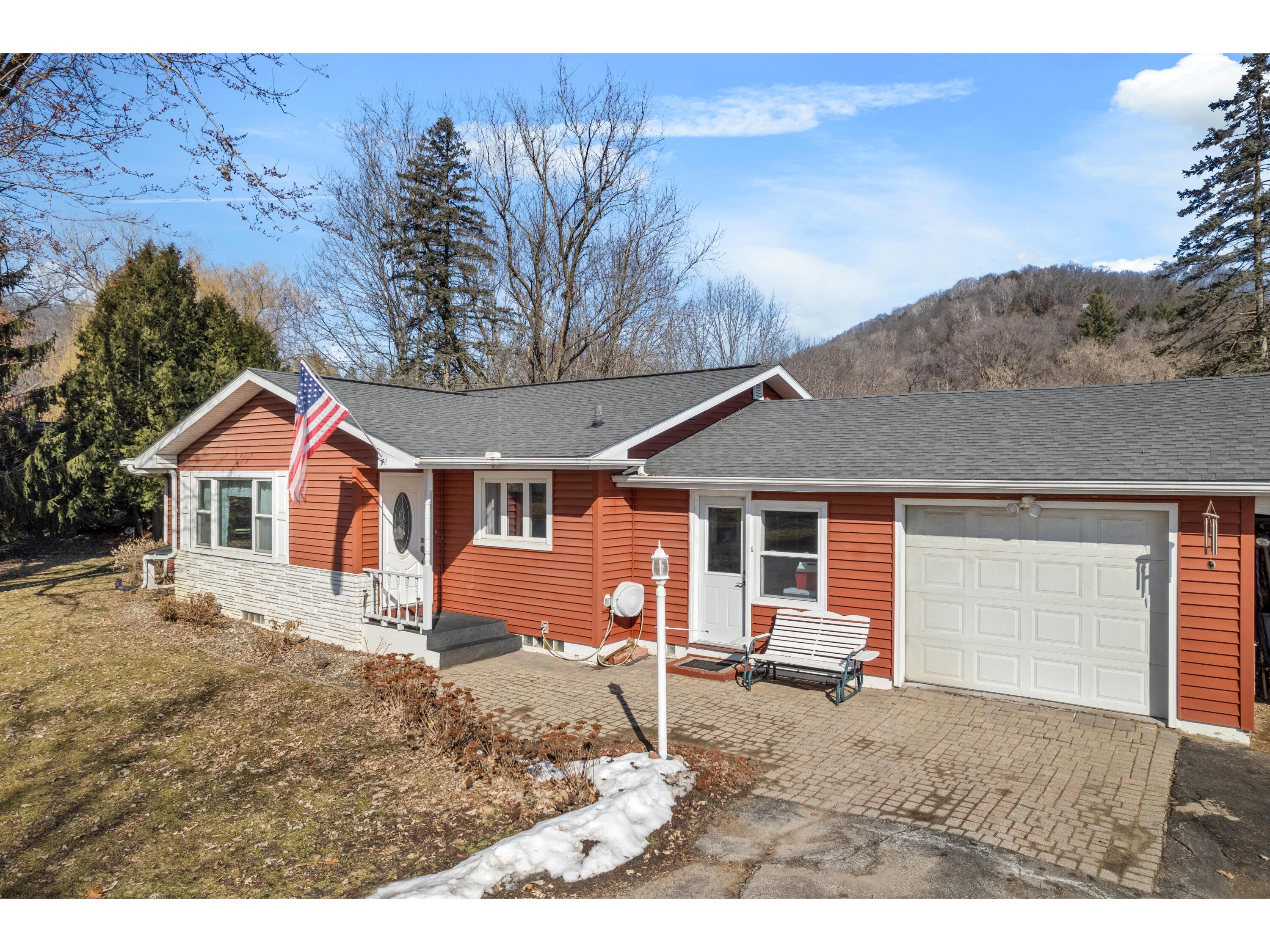 W394 Bluff Siding Buffalo WI 54629 1954647 image1