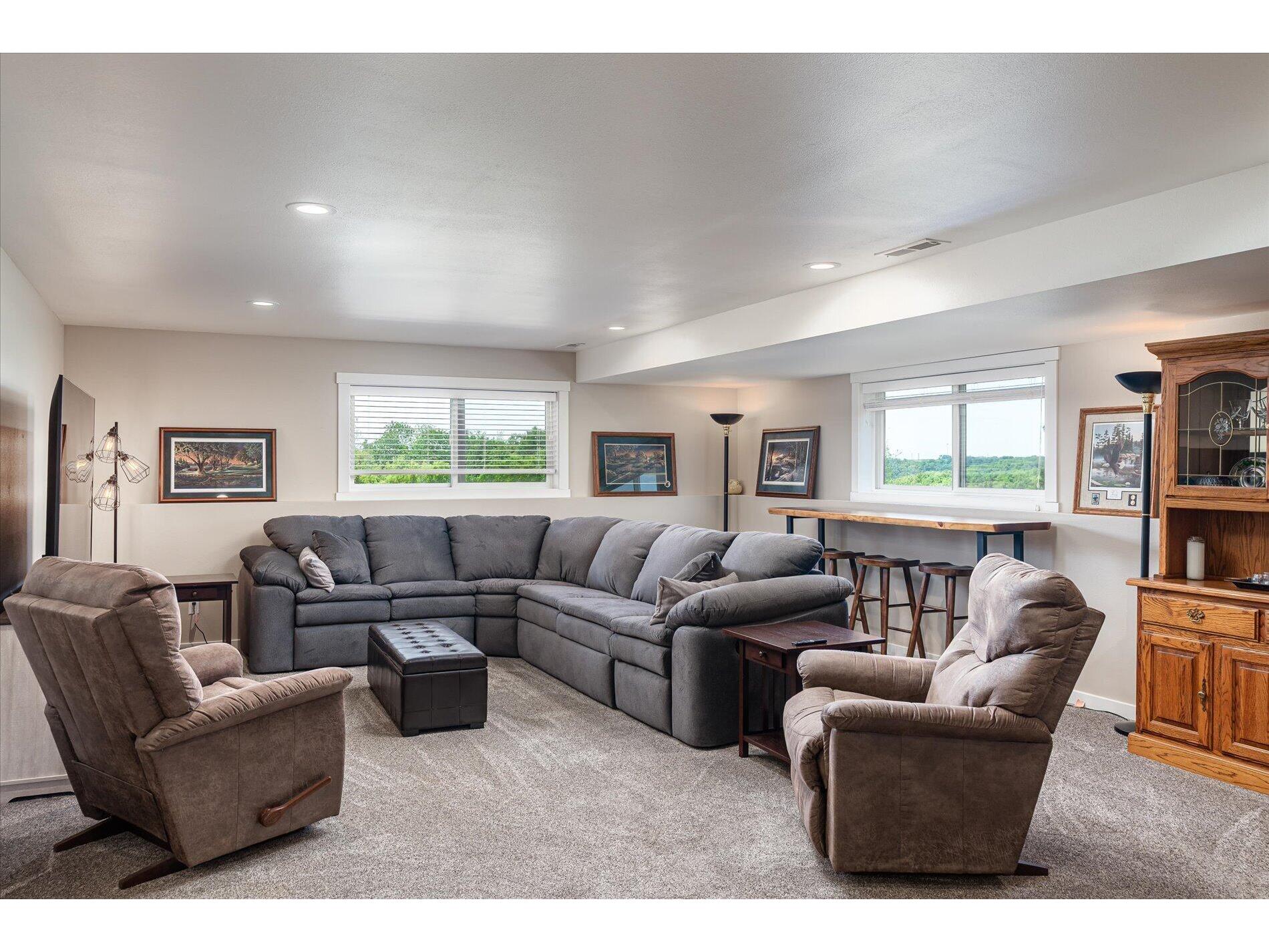W4944 Battlestone Station #22 Shelby WI 54601 1965613 image20
