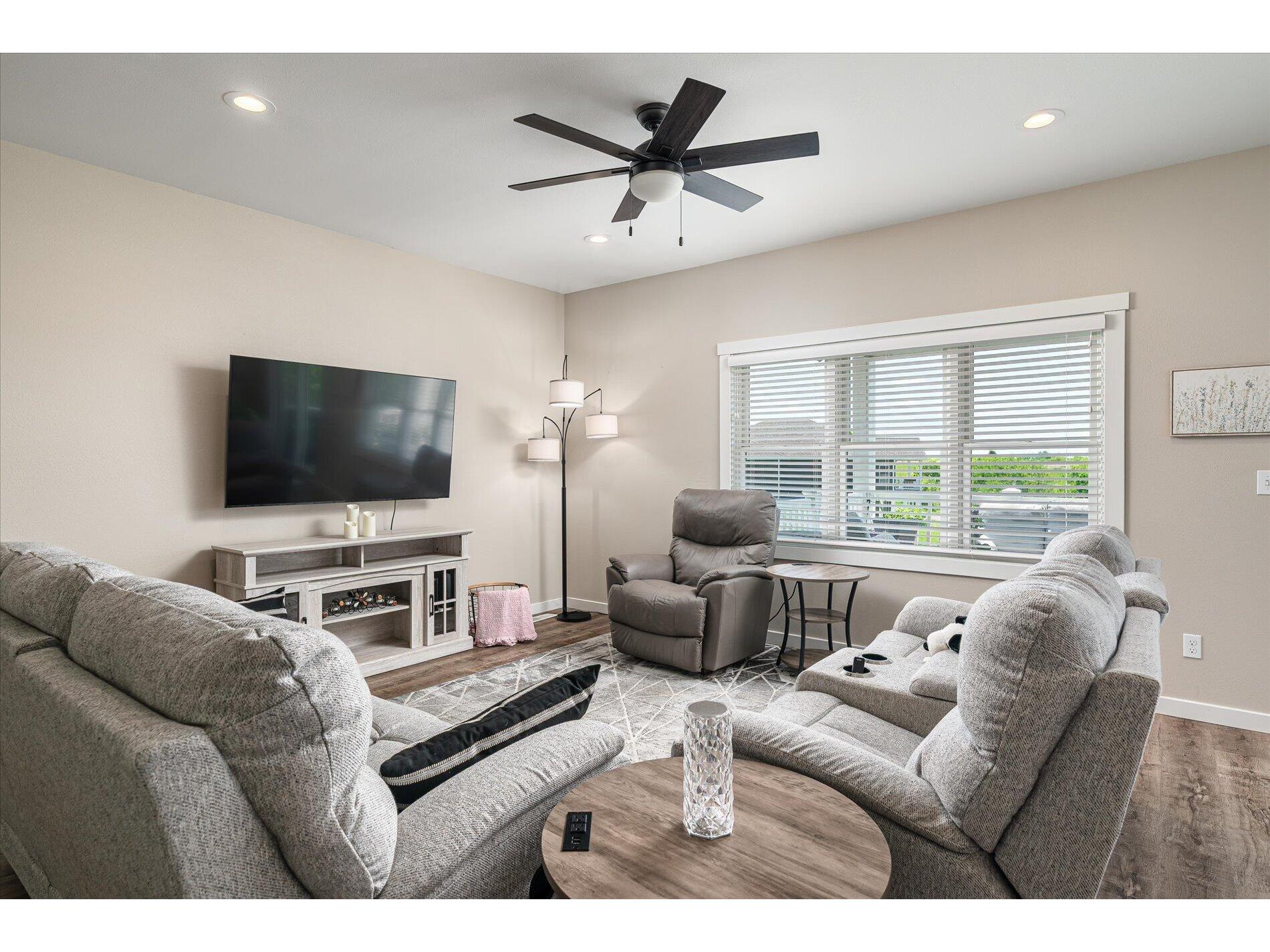 W4944 Battlestone Station #22 Shelby WI 54601 1965613 image7