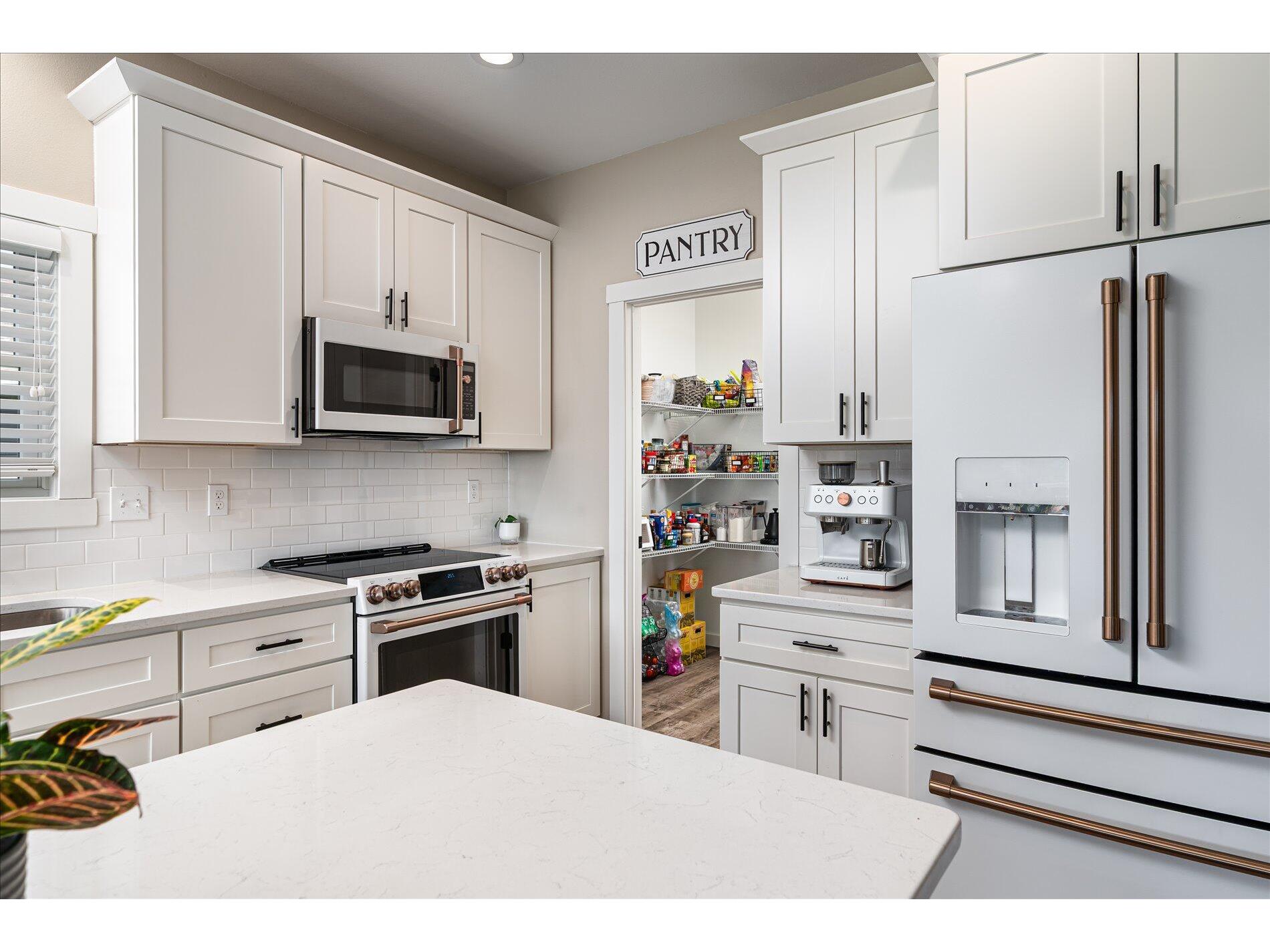 W4944 Battlestone Station #22 Shelby WI 54601 1965613 image9