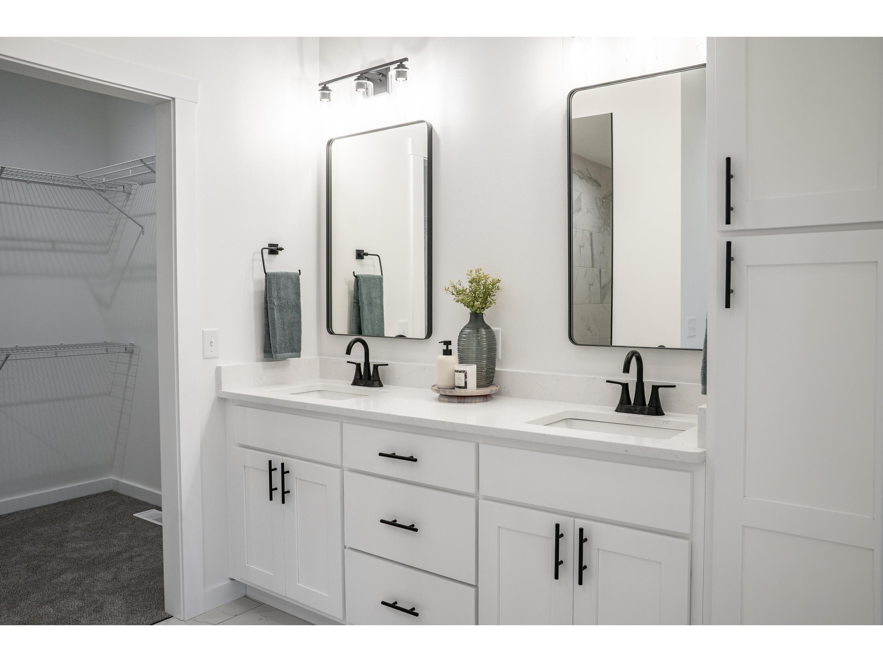 W4946 Battlestone Station #23 Shelby WI 54601 1939725 image18