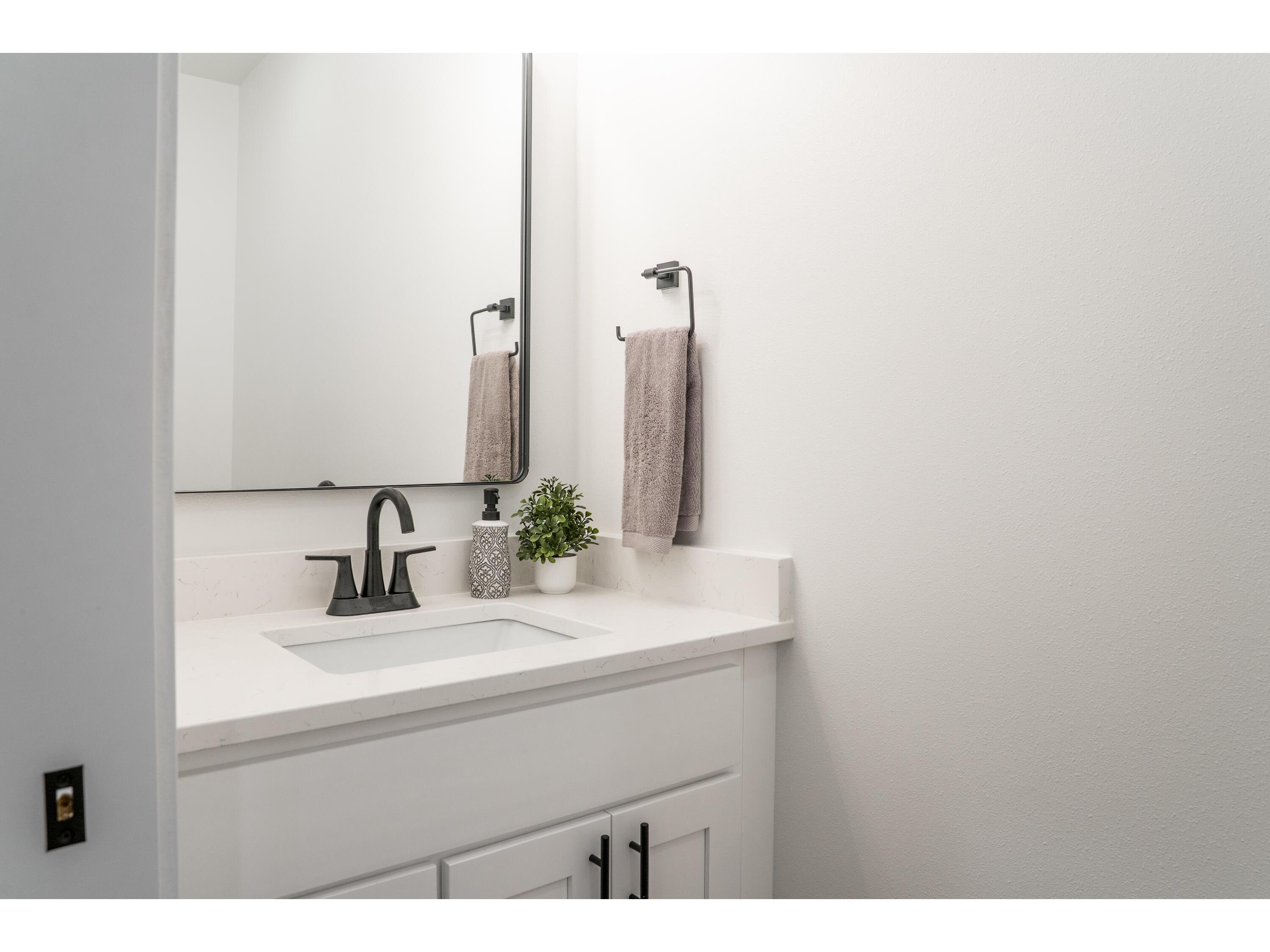 W4946 Battlestone Station #23 Shelby WI 54601 1939725 image5