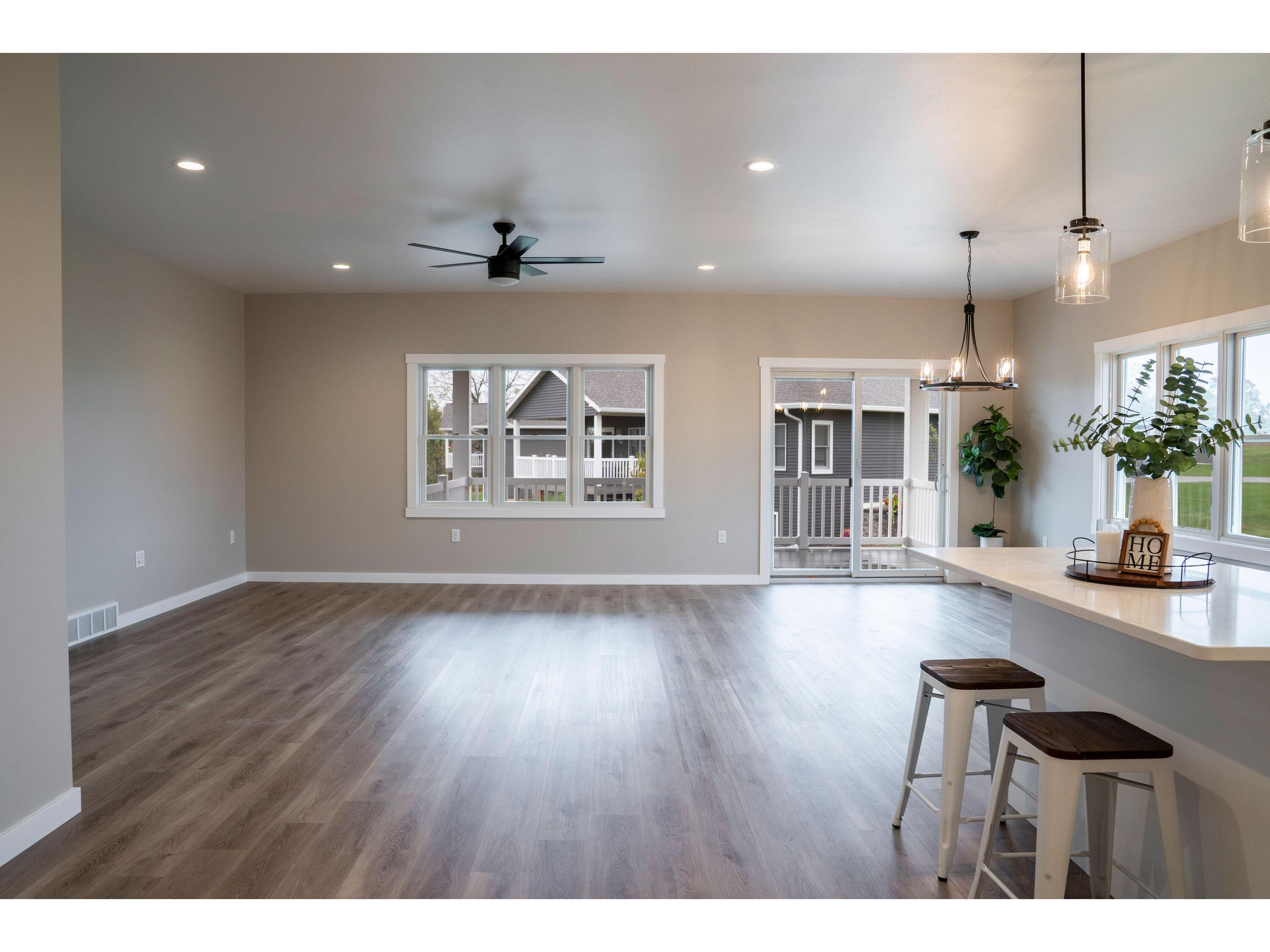 W4946 Battlestone Station #23 Shelby WI 54601 1939725 image6