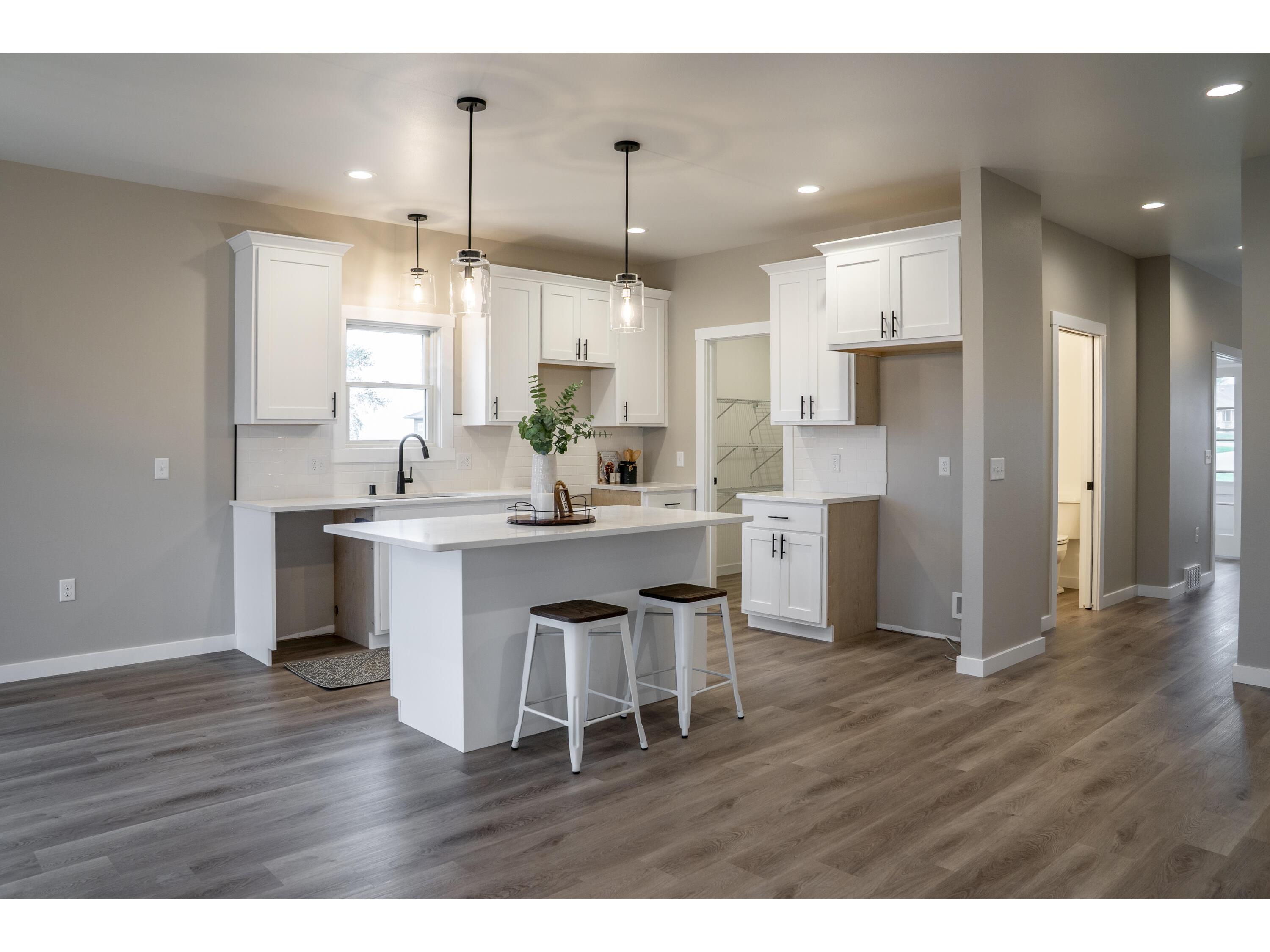 W4946 Battlestone Station #23 Shelby WI 54601 1939725 image8