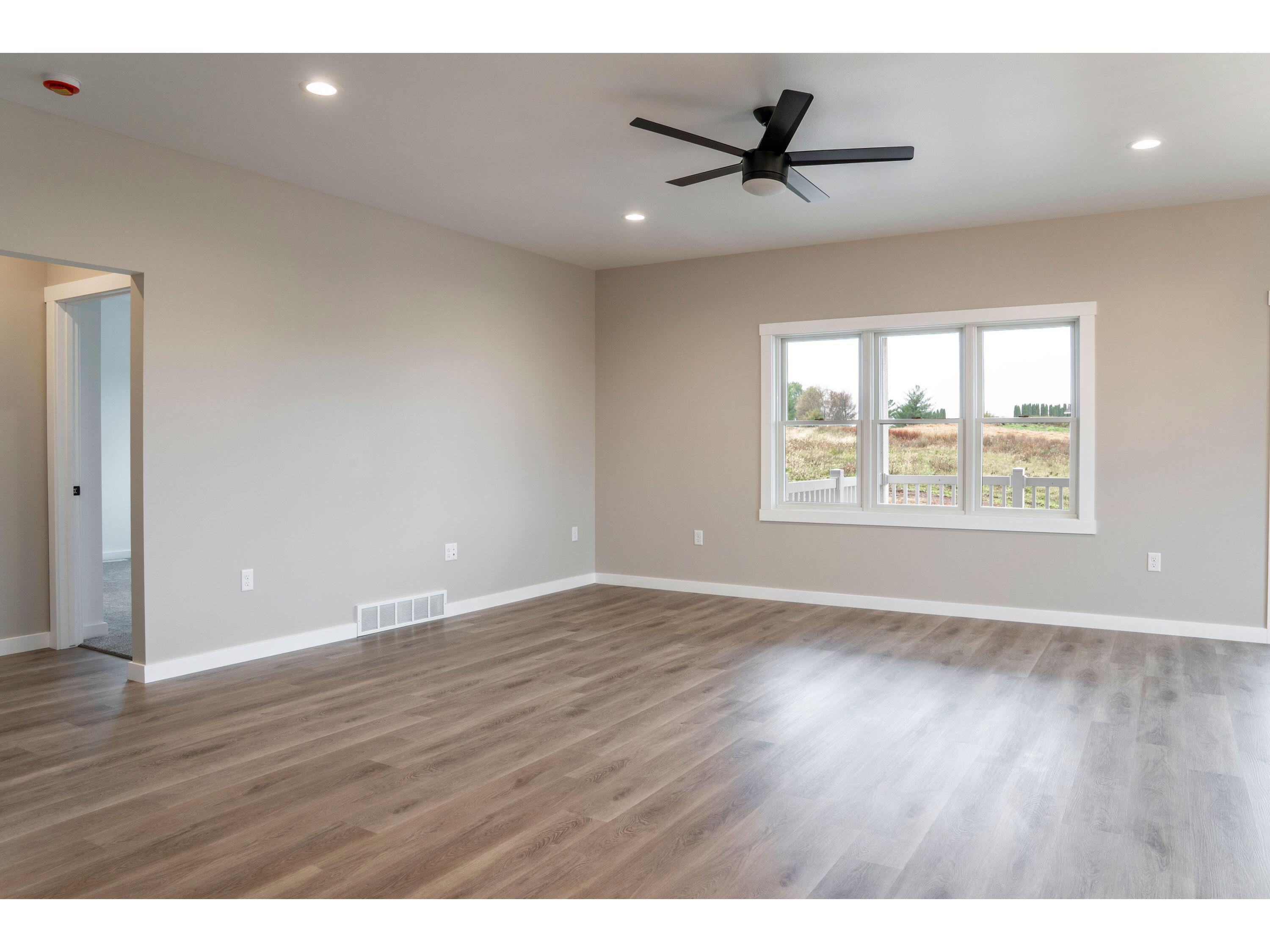 W4952 Battlestone Station #25 Shelby WI 54601 1939726 image13