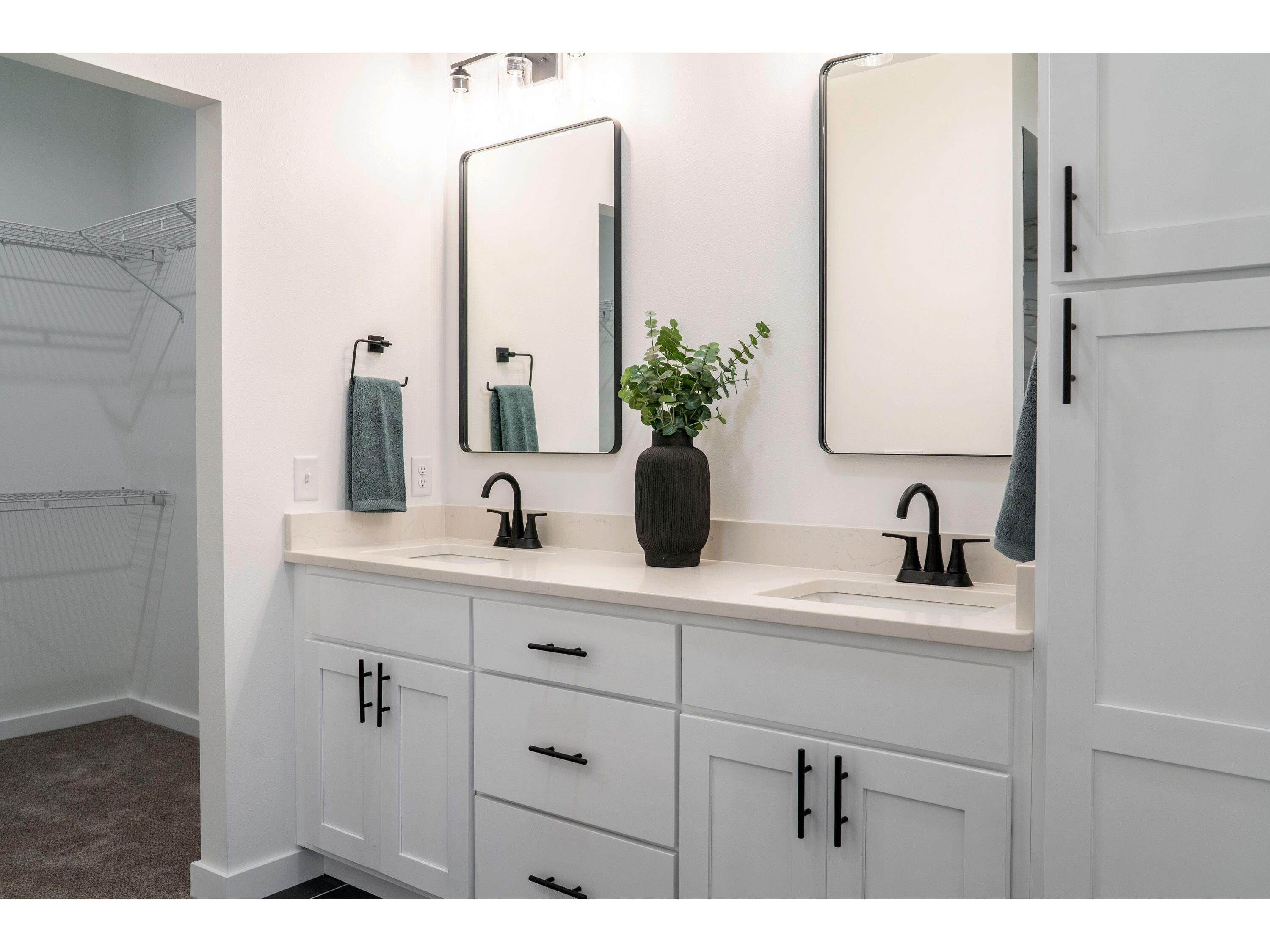 W4952 Battlestone Station #25 Shelby WI 54601 1939726 image20