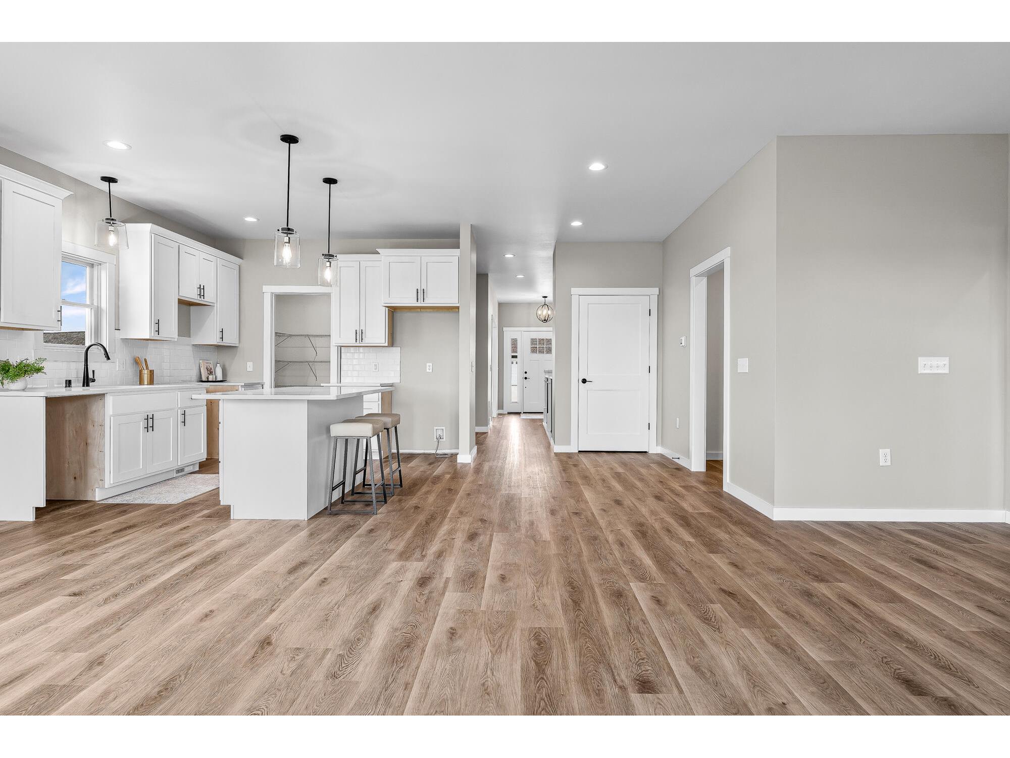 W4952 Battlestone Station #25 Shelby WI 54601 1960309 image10