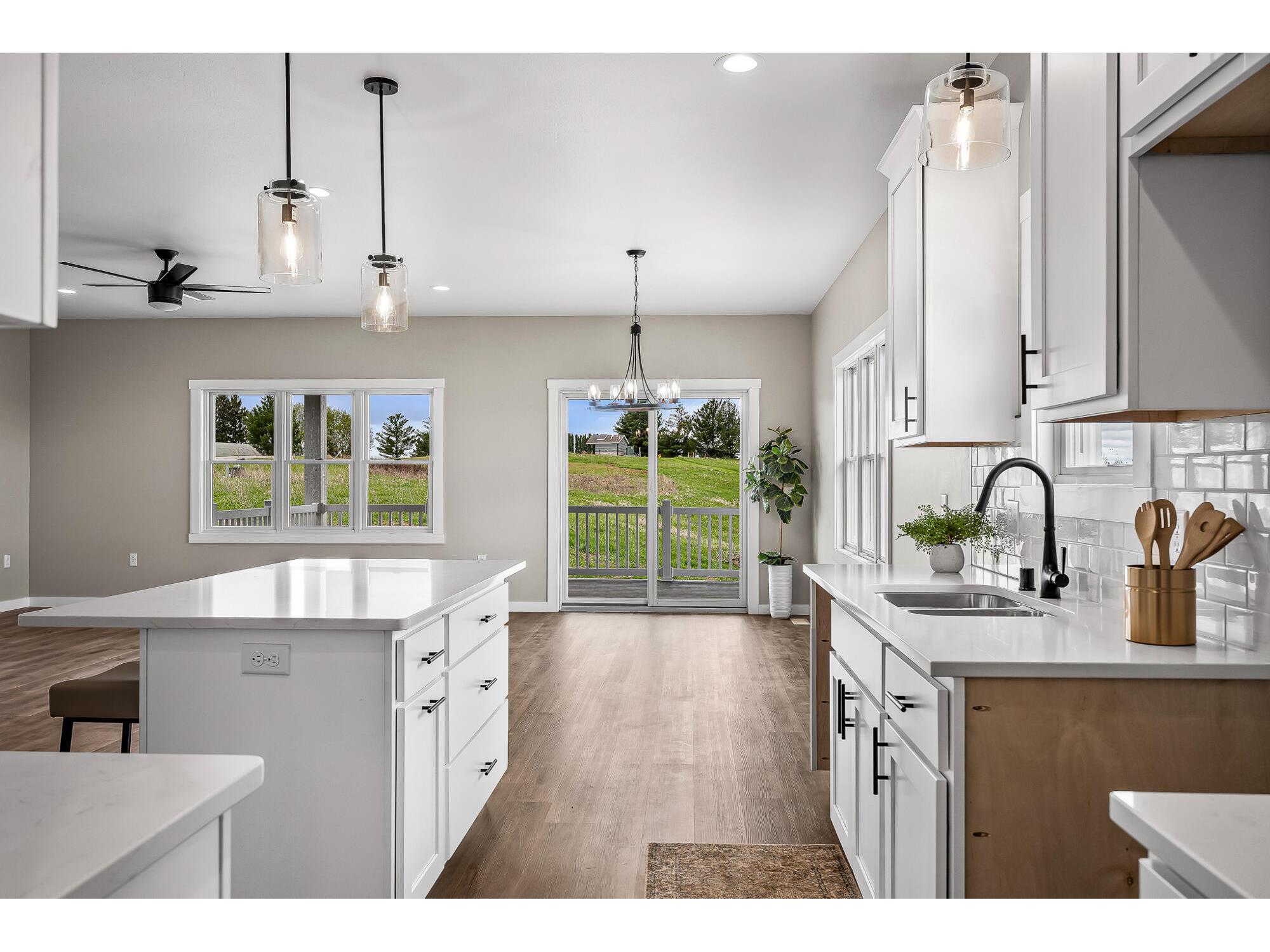 W4952 Battlestone Station #25 Shelby WI 54601 1960309 image11