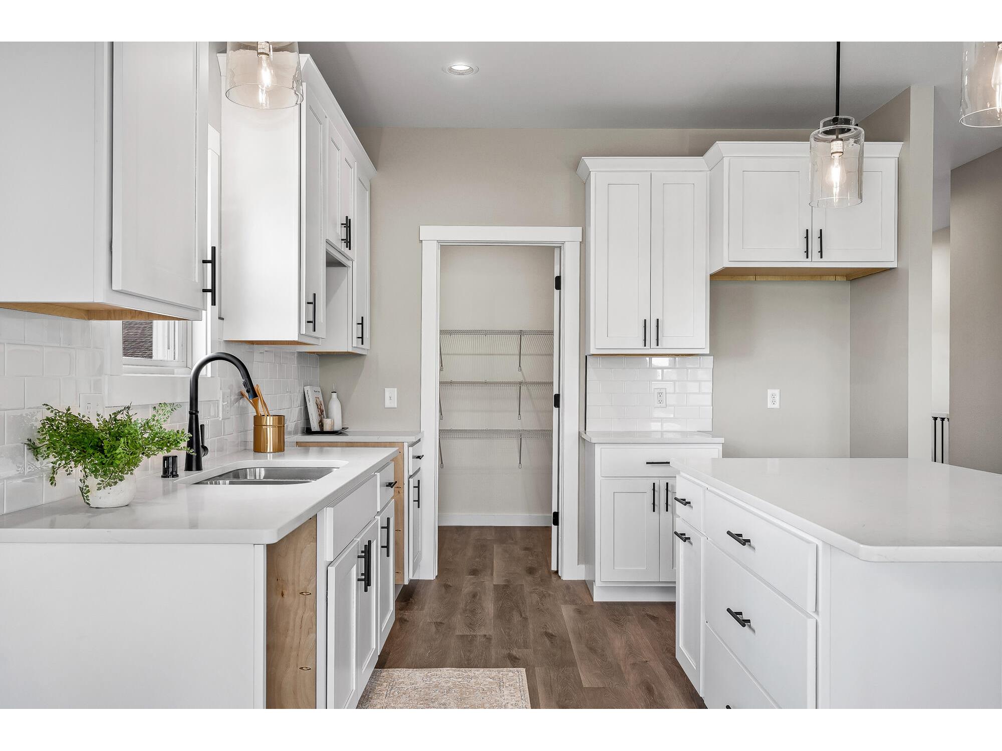 W4952 Battlestone Station #25 Shelby WI 54601 1960309 image12