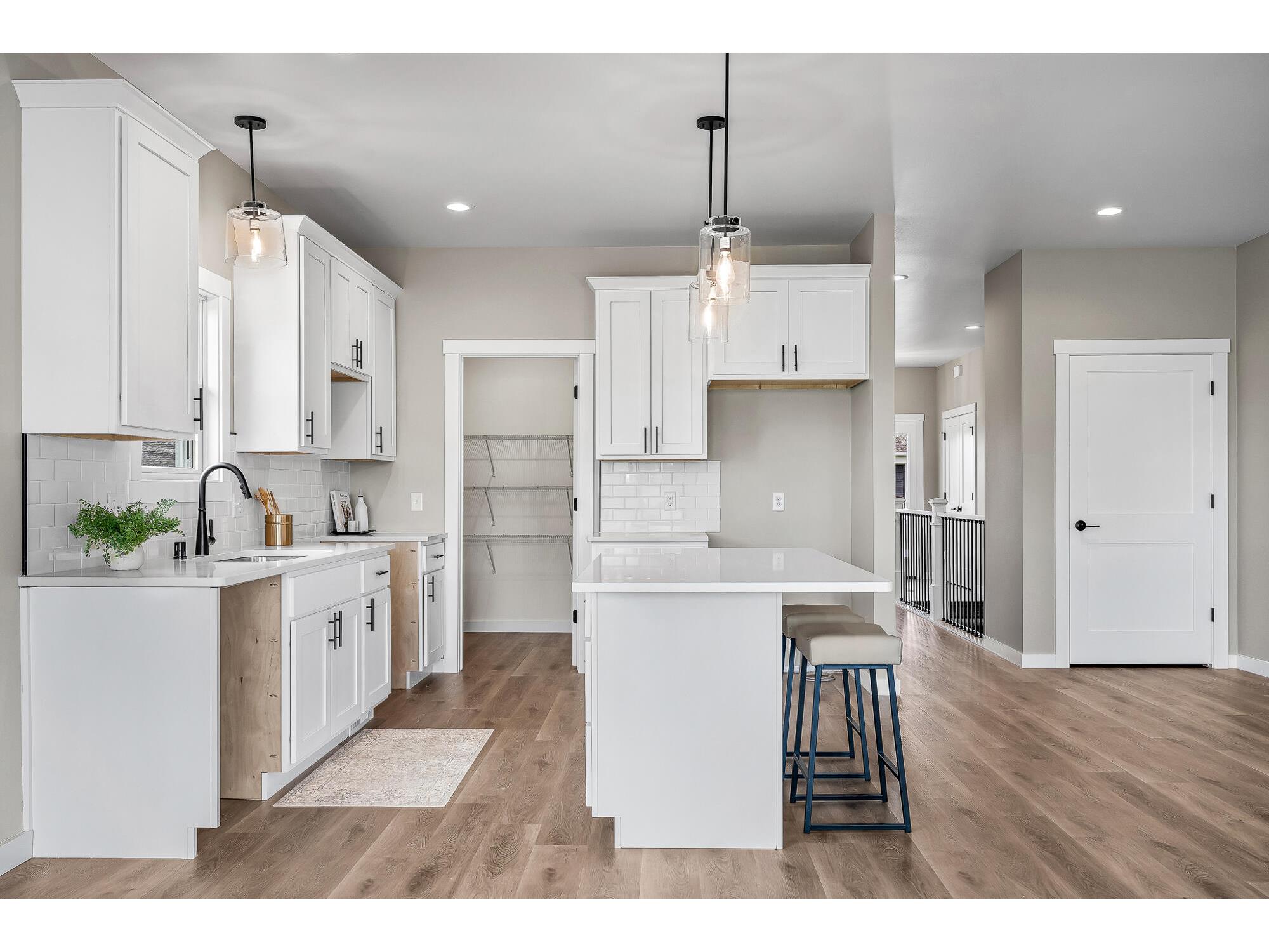 W4952 Battlestone Station #25 Shelby WI 54601 1960309 image15