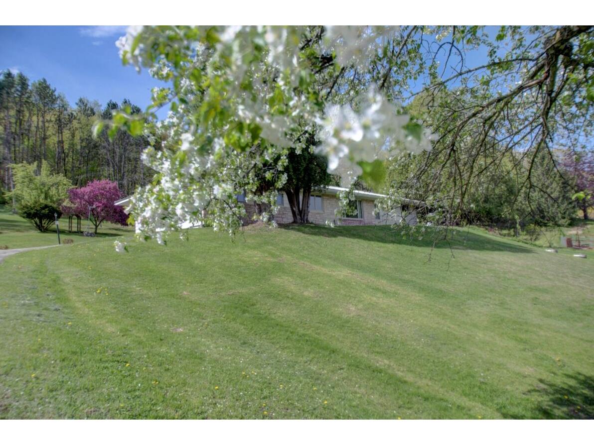 W601 Hillview Bergen WI 54658 1961622 image3