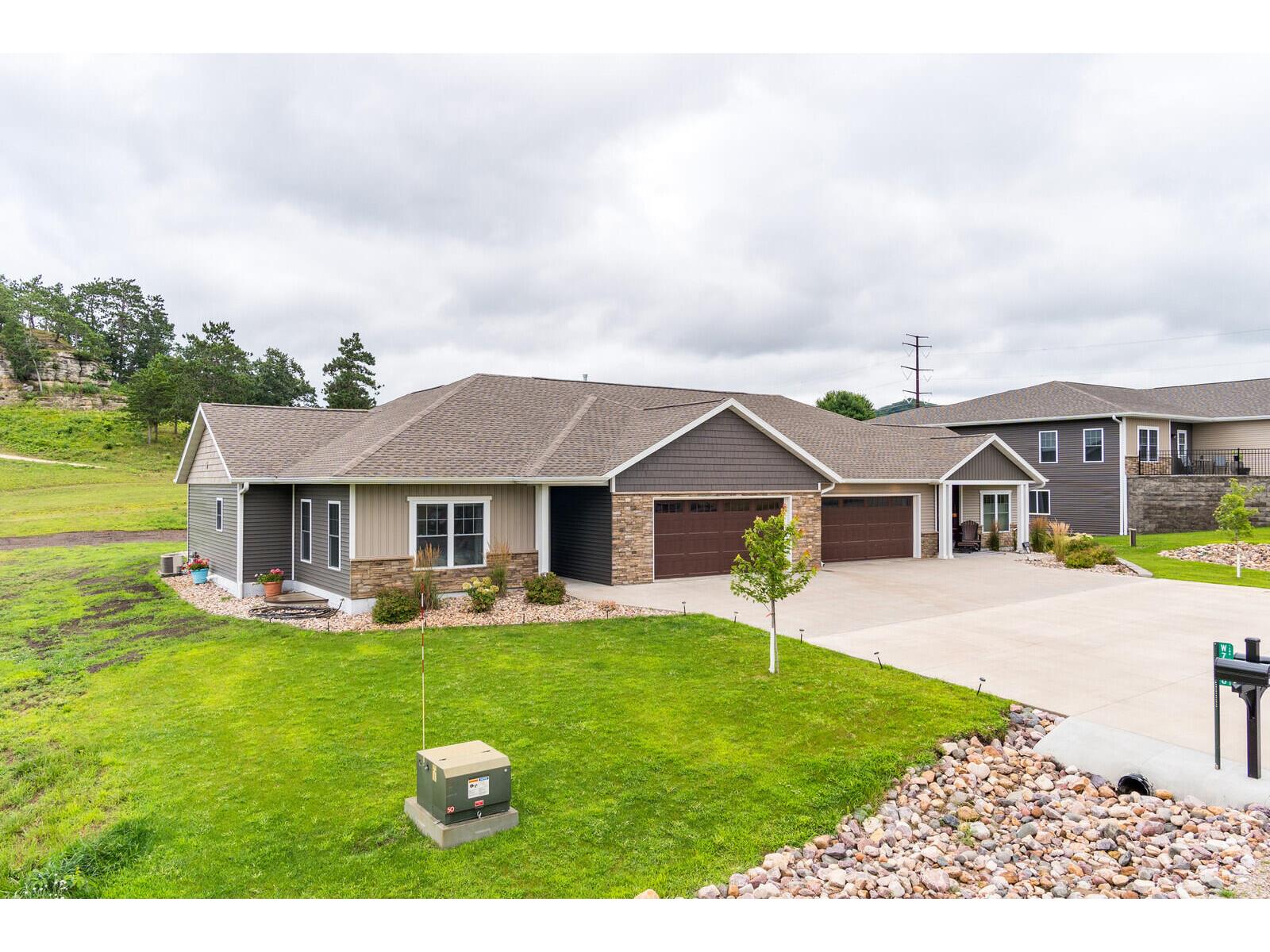 W7666 Castle Mound #F Holland WI 54636 1887204 image1