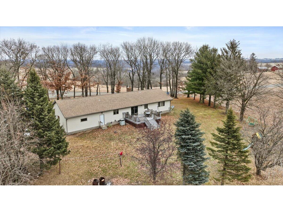 W997 Hammes Rd Washington WI 54614 1952022 image1
