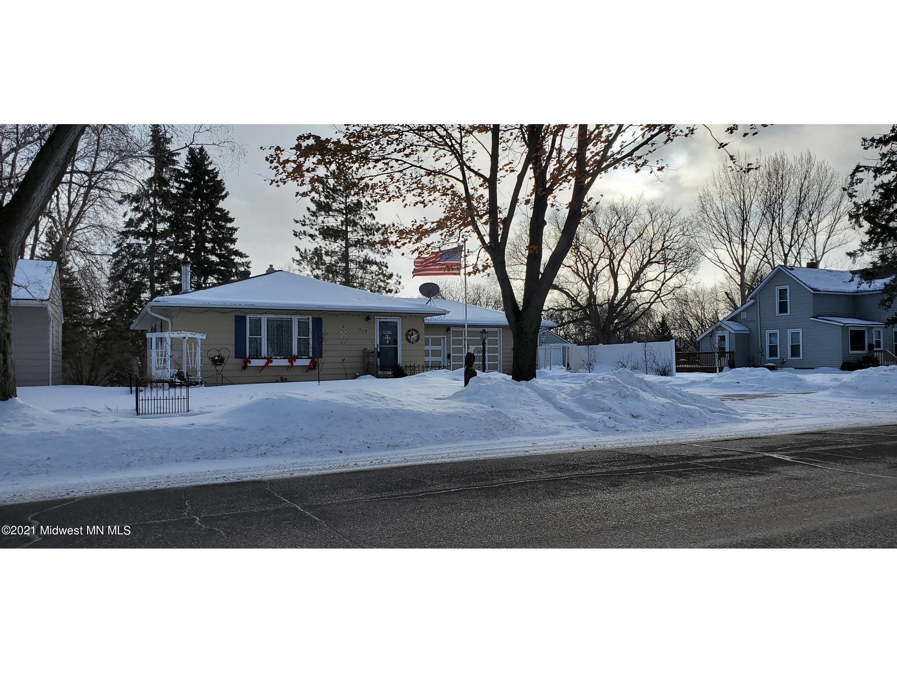 718 E Channing Avenue Fergus Falls Mn 56537 Mls 20 32692 Edina Realty